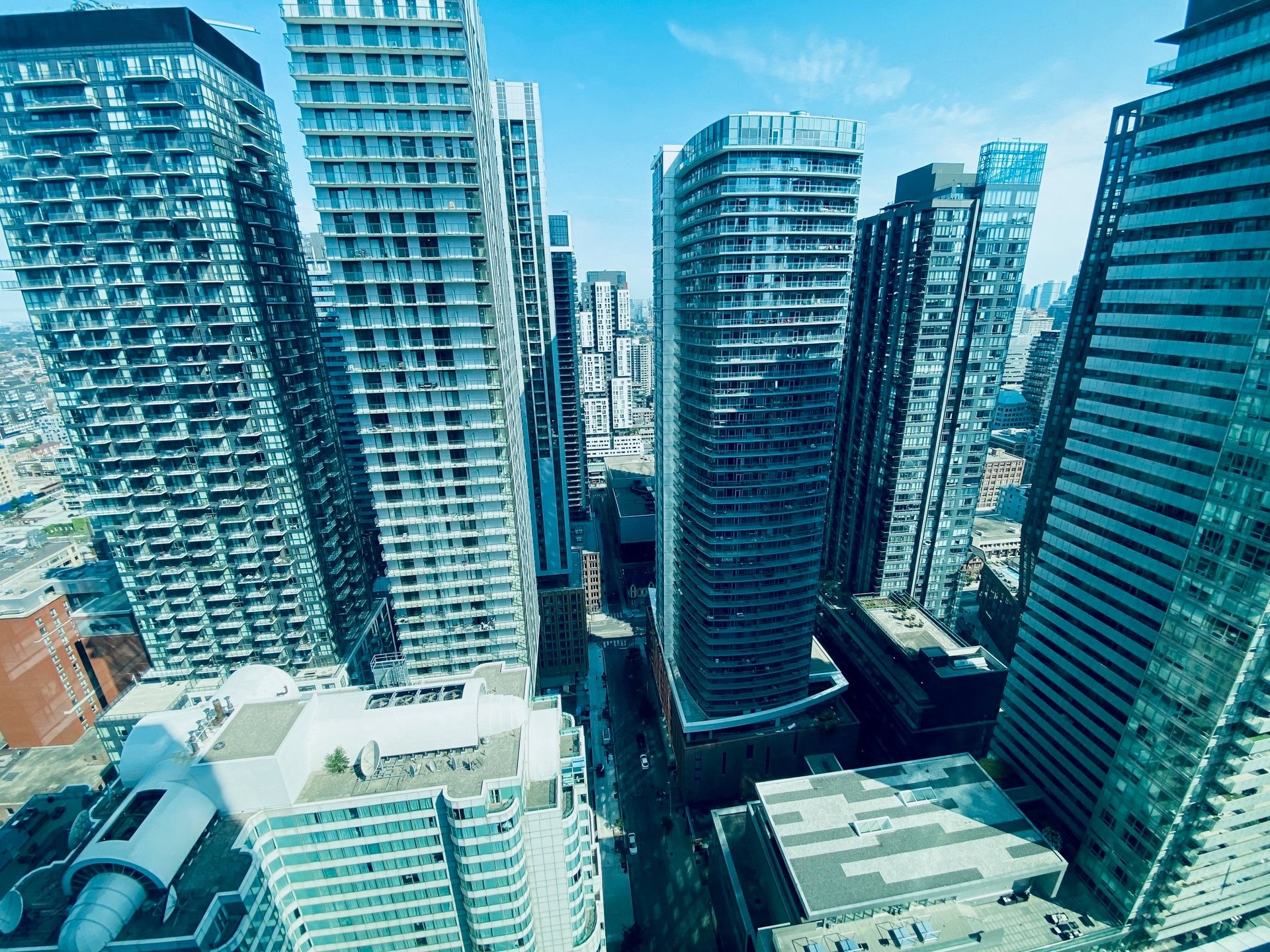 327 King St W Unit: 3805