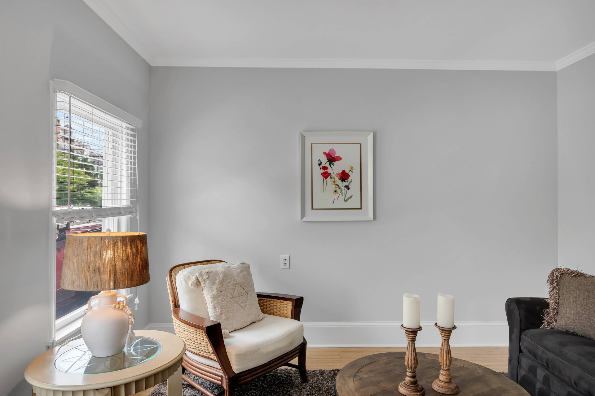 Beautiful Well Design on the First Floor With Outside Deck