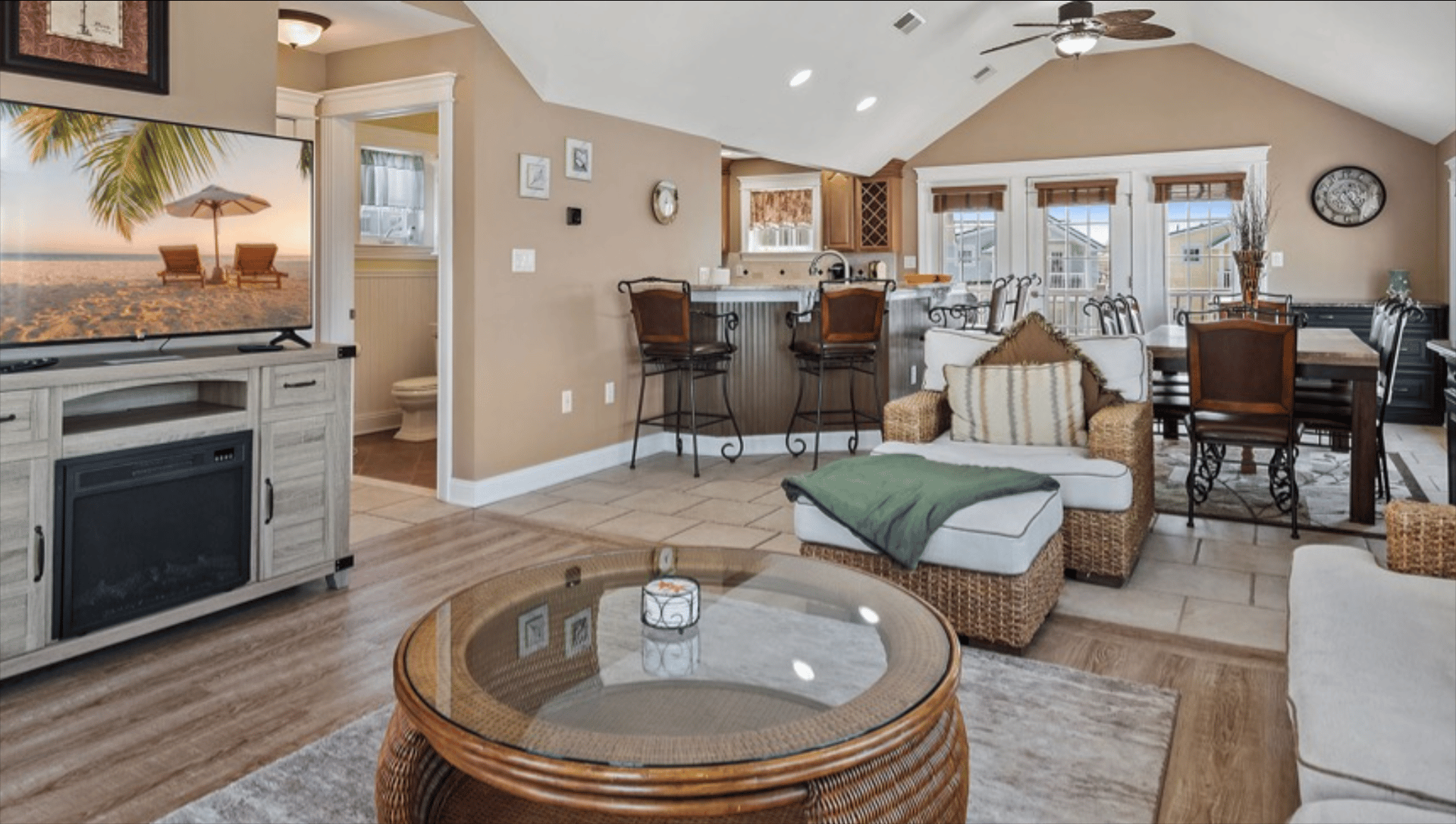 811 Bay Club Lane West, Beach Haven