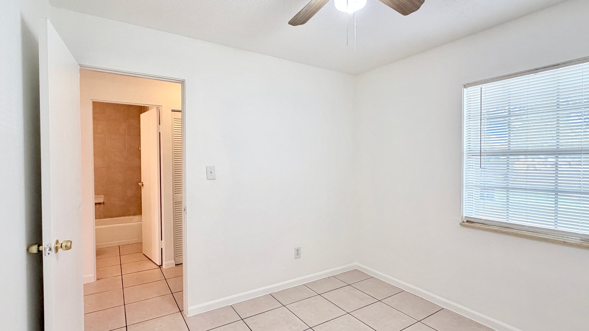Casselberry Three-Bedroom, Two-Bathroom Duplex Unit with Private Yard