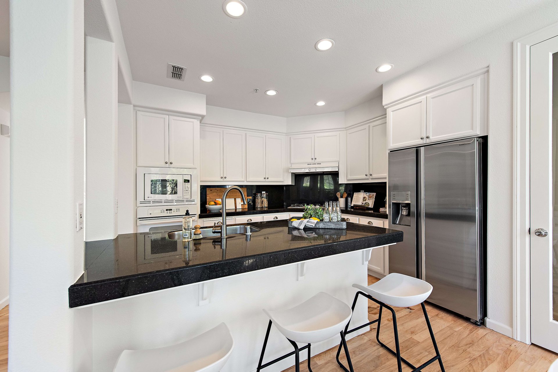 27 Presidio Dr
