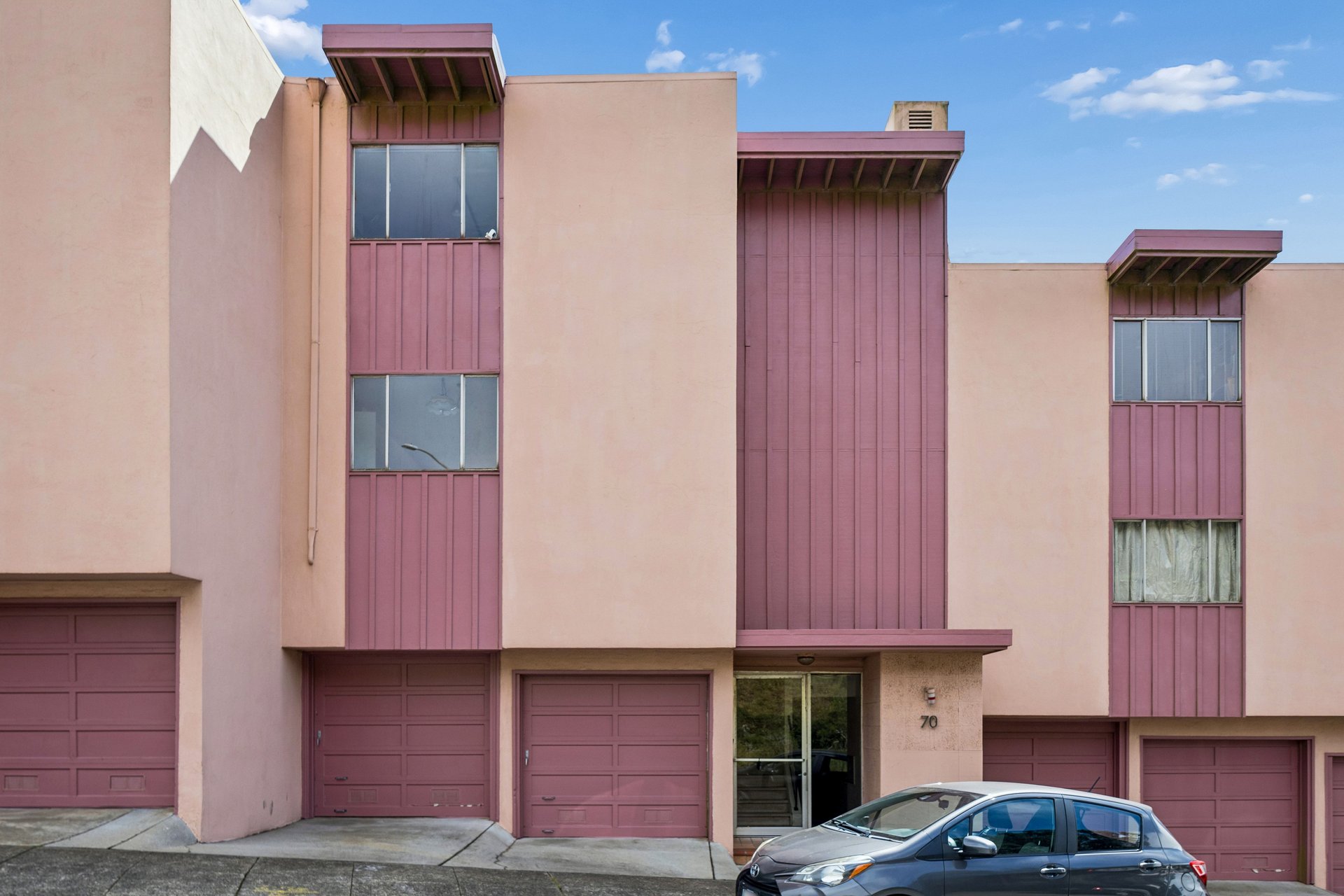 70 Crestline | 14 Units