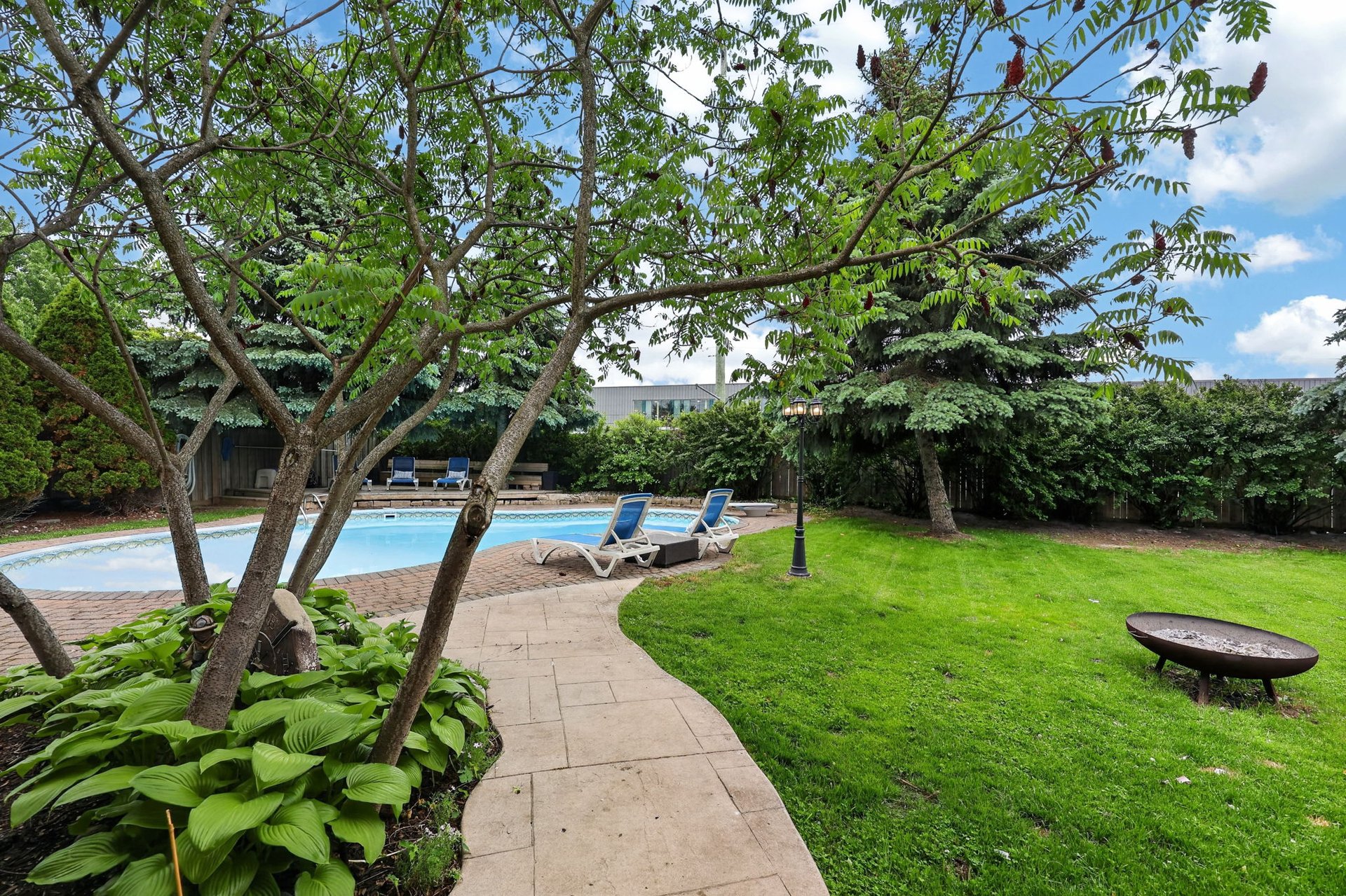 539 Veale Place