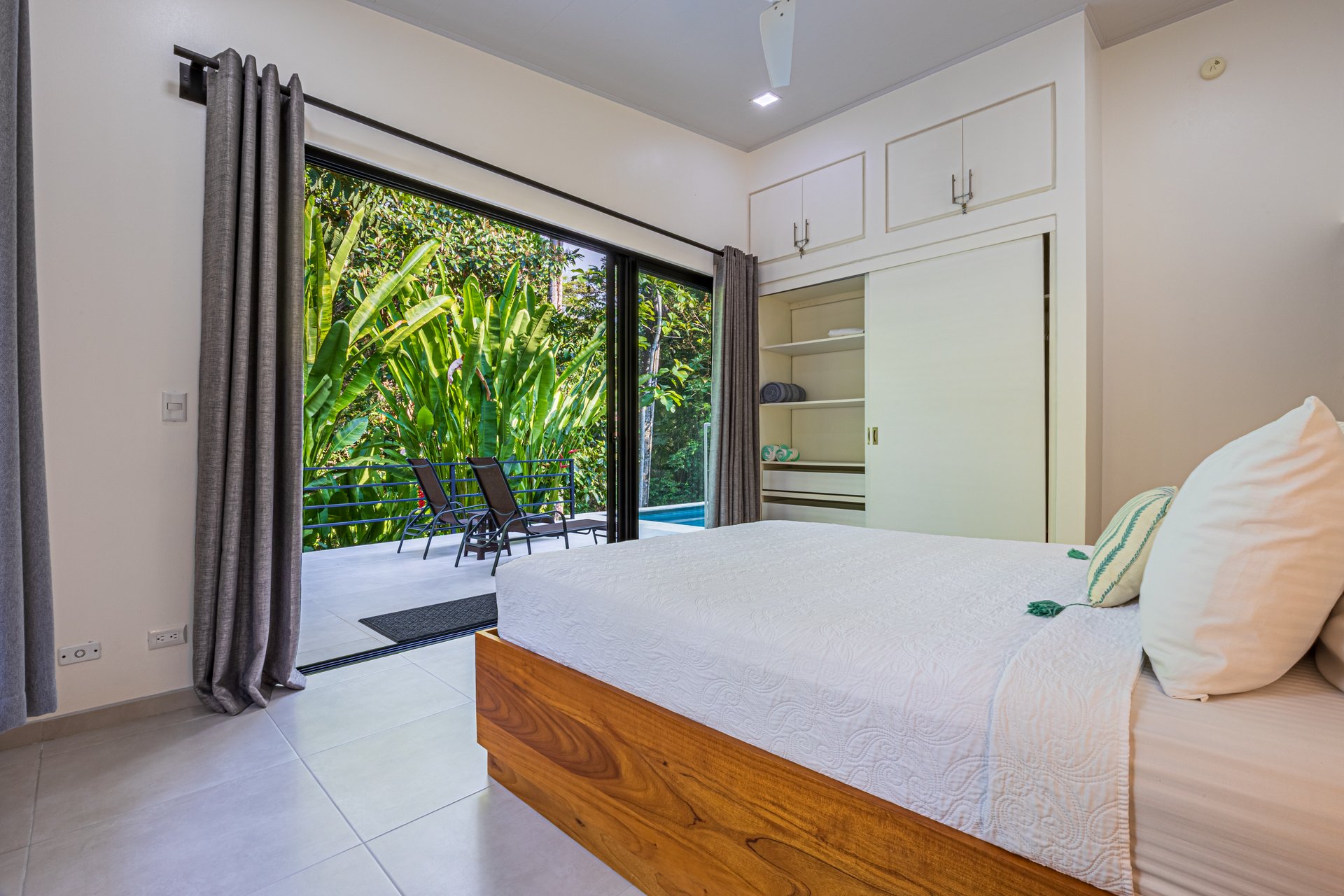 Casa Ballena Pearl with Extra building site!
