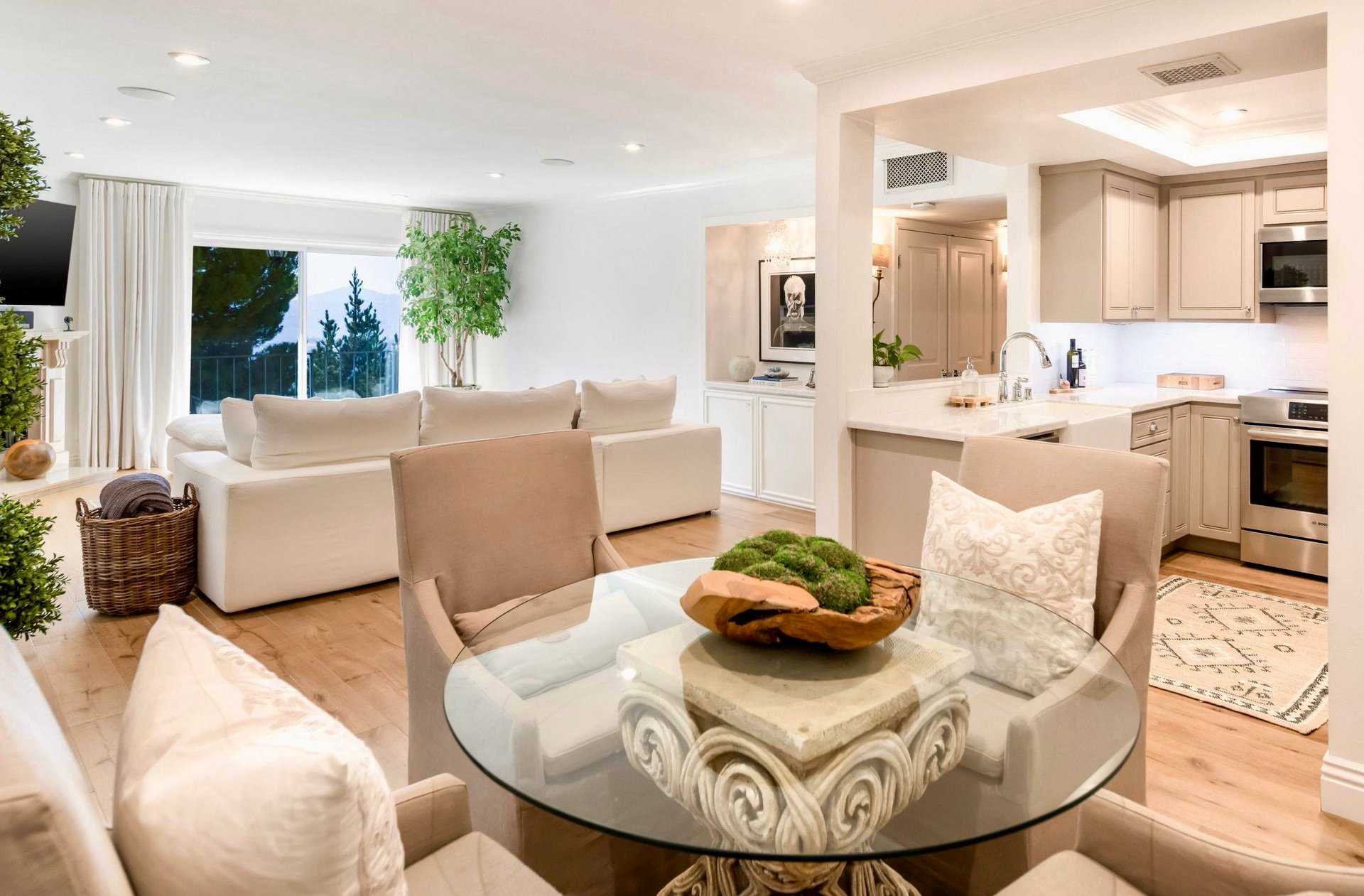 2385 Roscomare Rd Unit: D3, Bel Air 