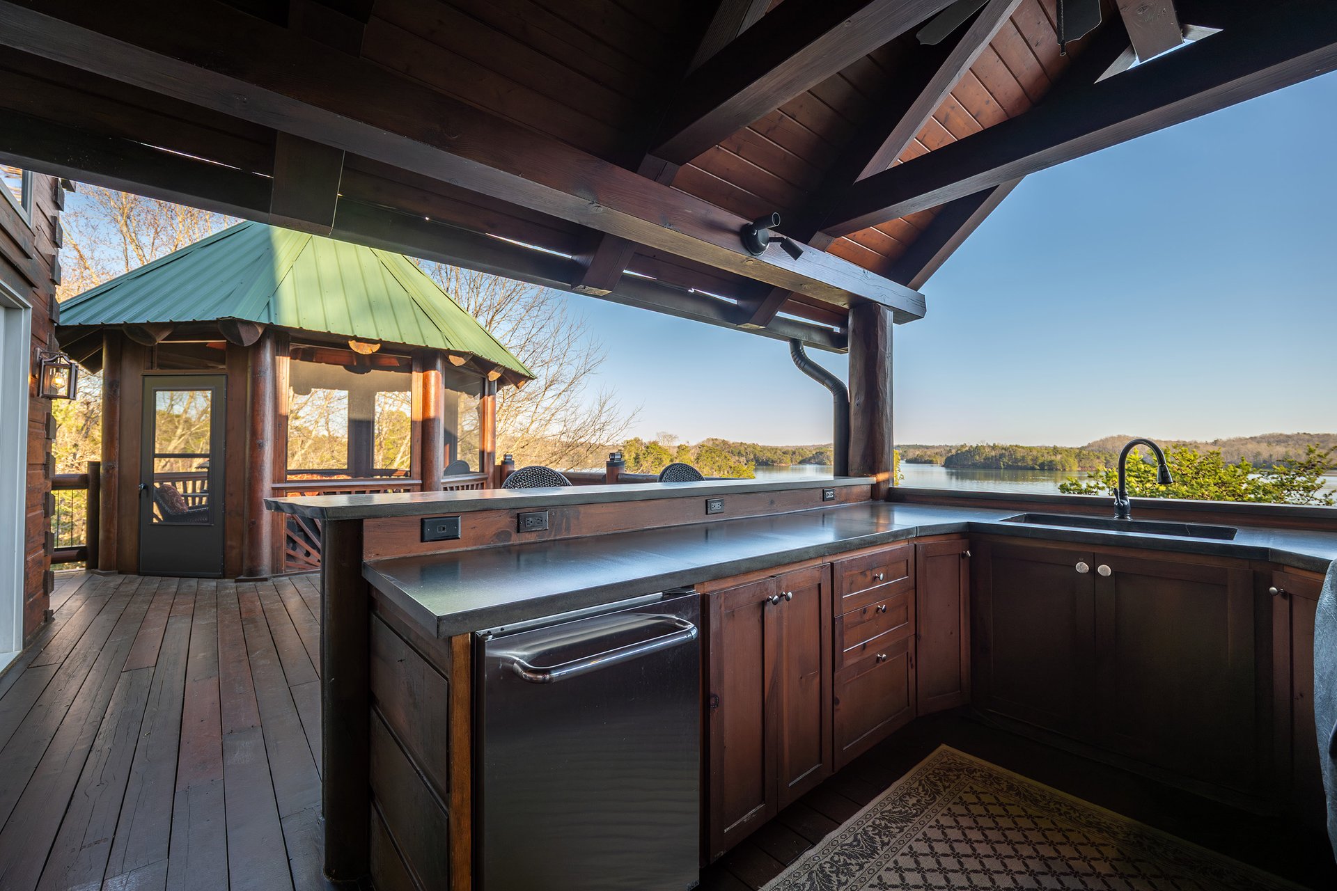 3406 Thunder Point