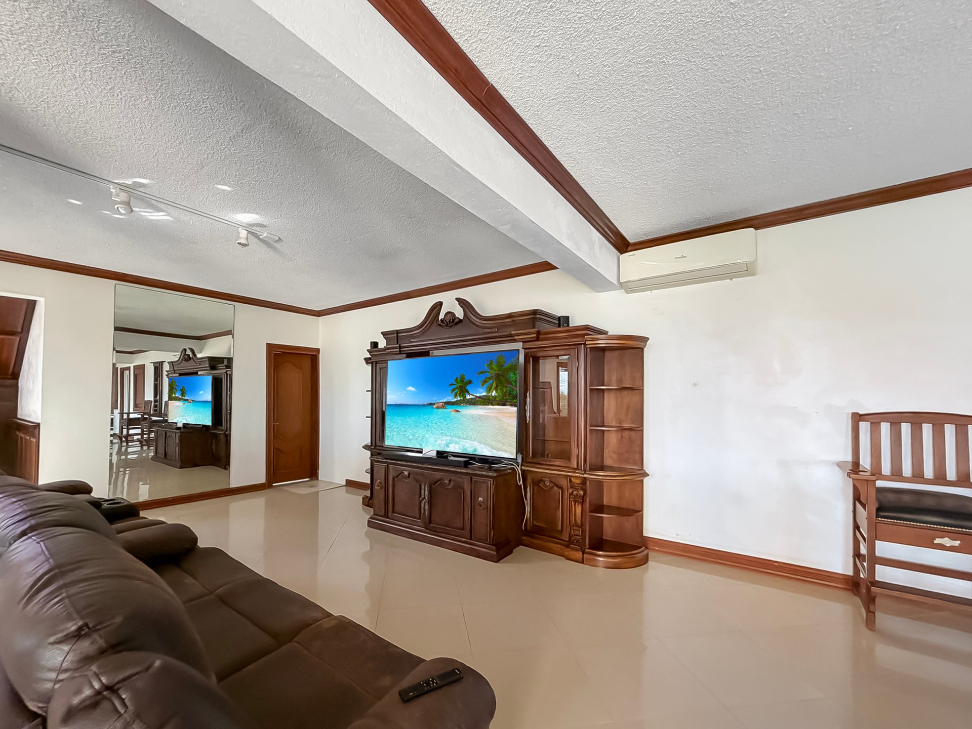 565 Parham Town 7 Bedroom Villa
