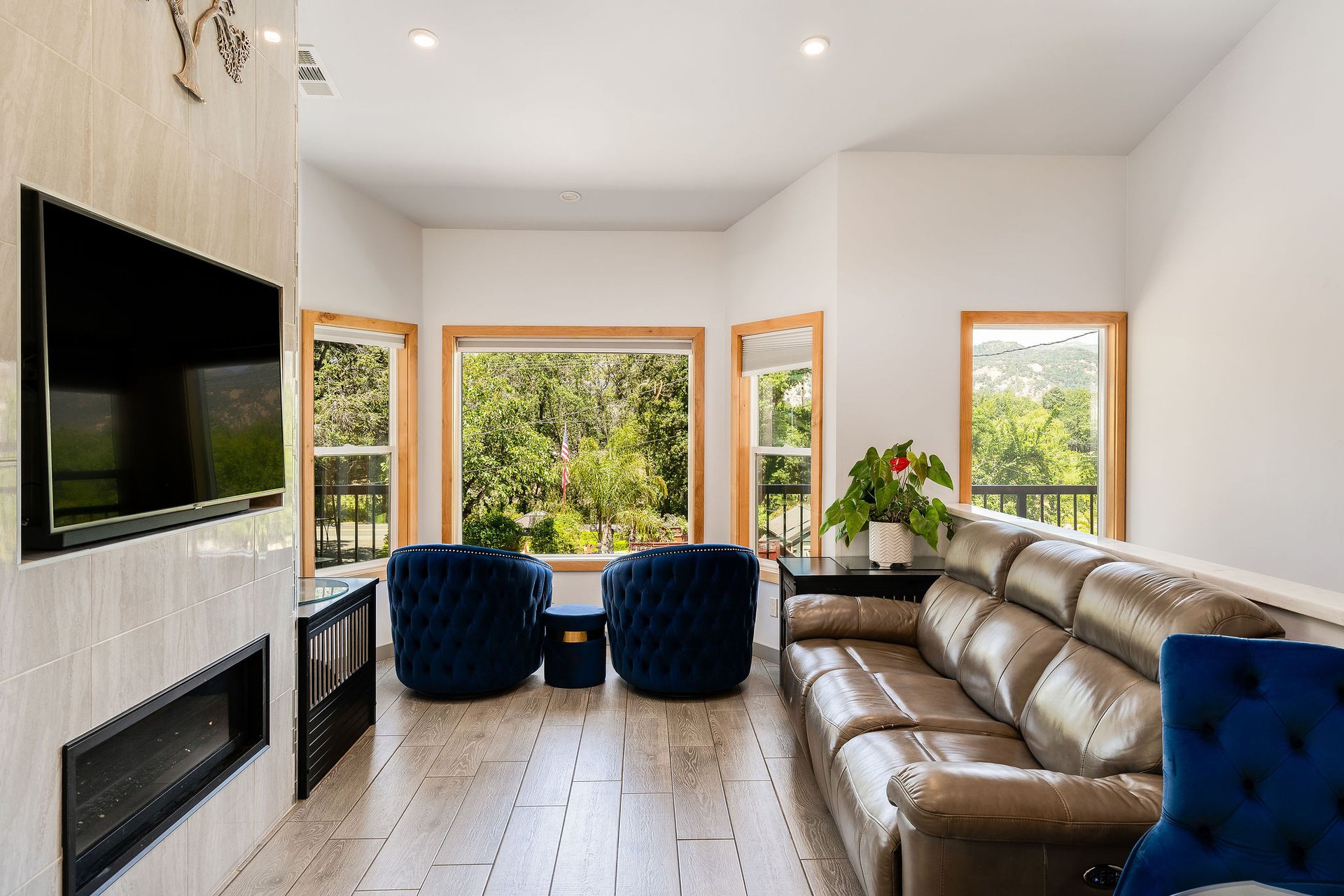 3037 Foothill Blvd
