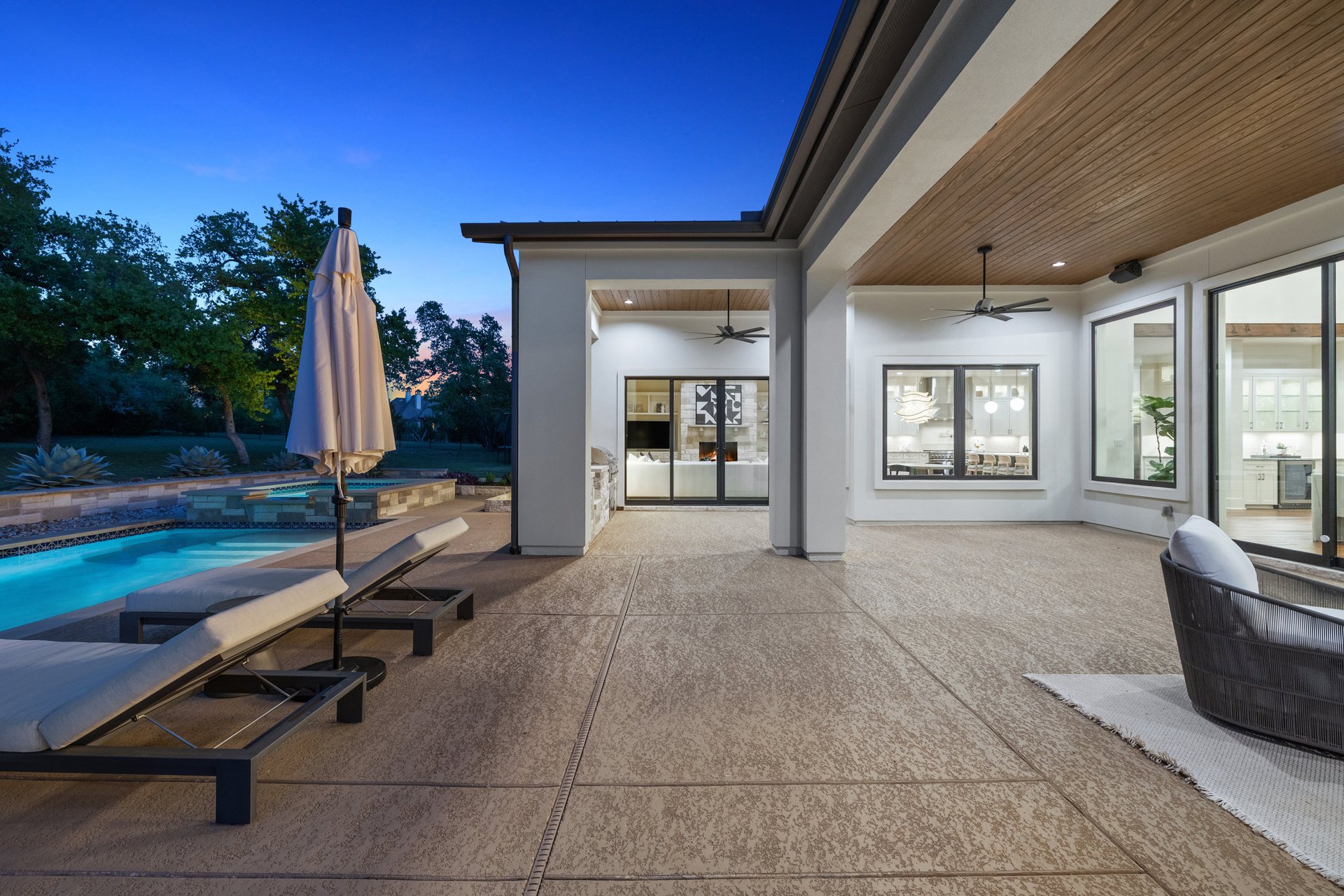 8325 Lakewood Ridge Cv