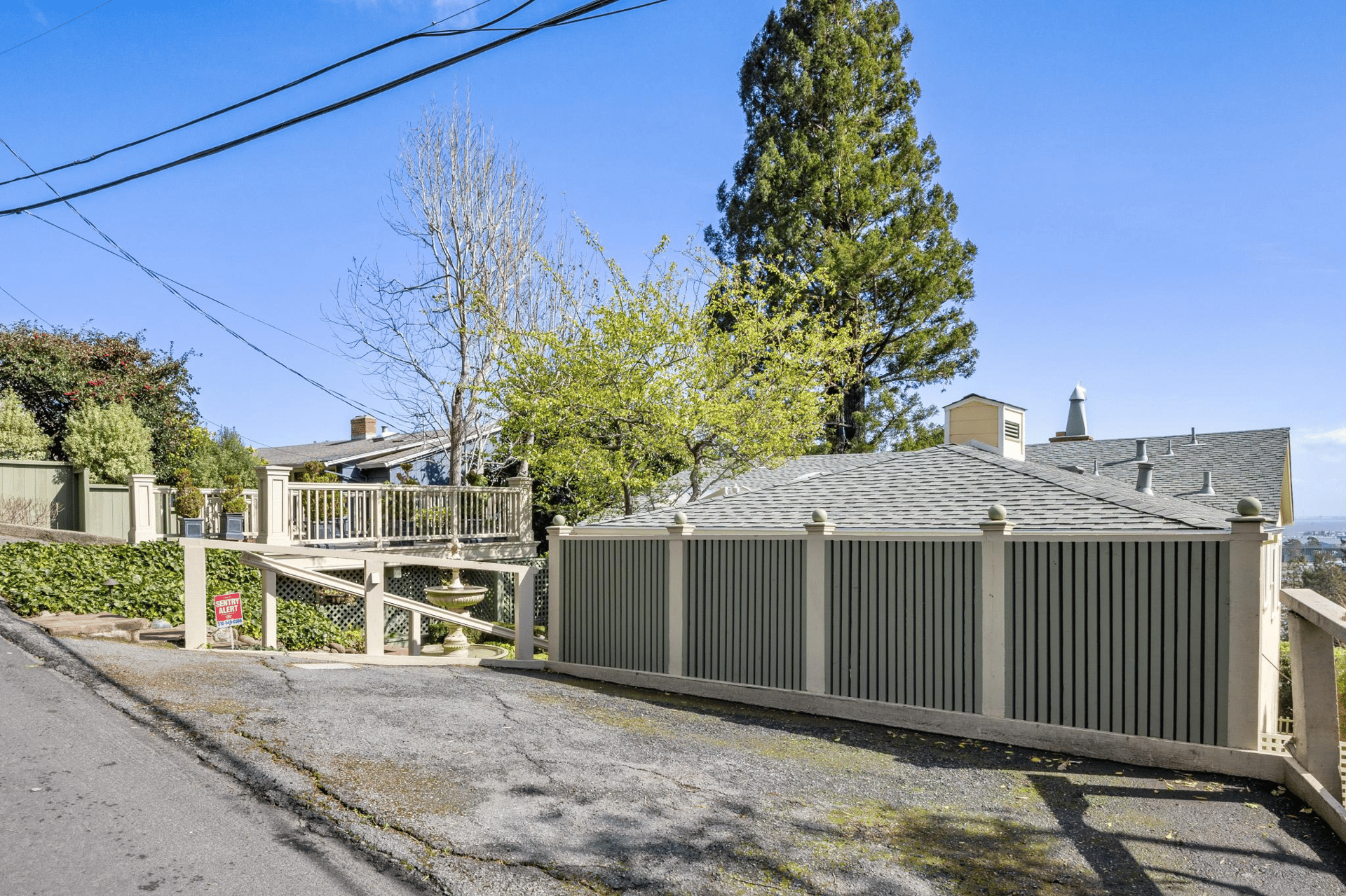 215 Julia Ave