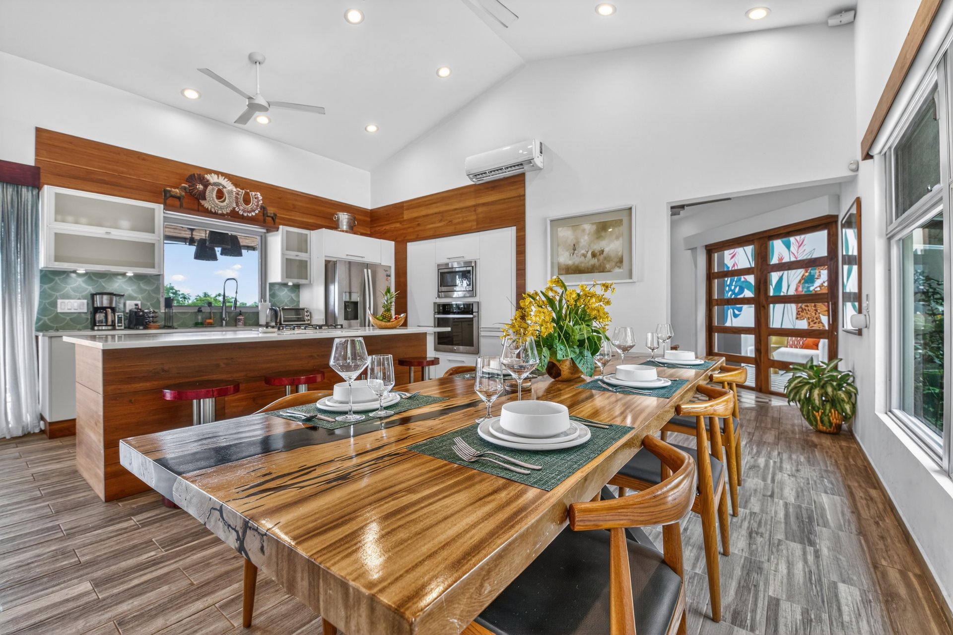 Casa Pochote | Artisan Luxury Villa in Tamarindo | Pool, Jacuzzi & Langosta Beach Club Membership Included