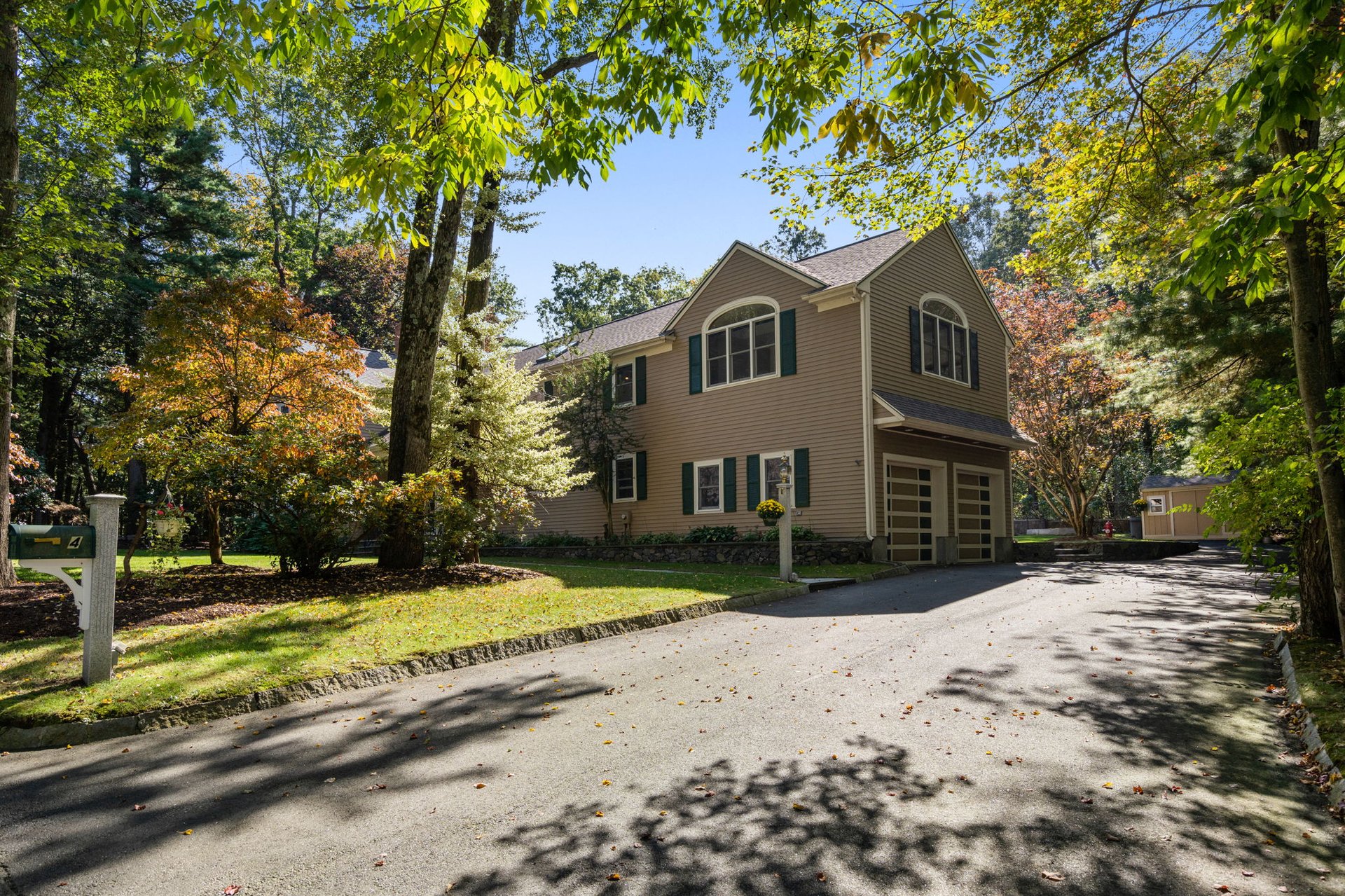 4 Leslie Rd