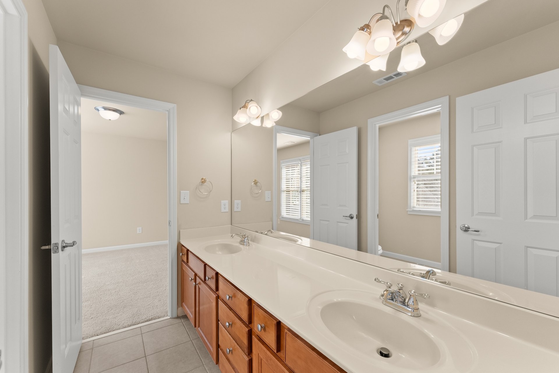 7534 Mossy Log Ct, Flowery Branch, GA 30542