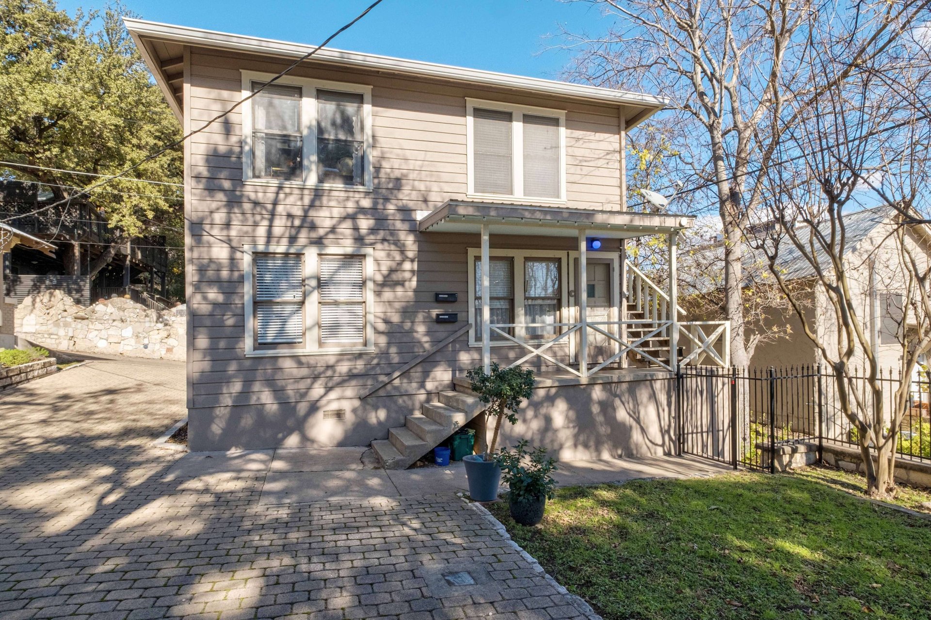 613 Baylor Street 