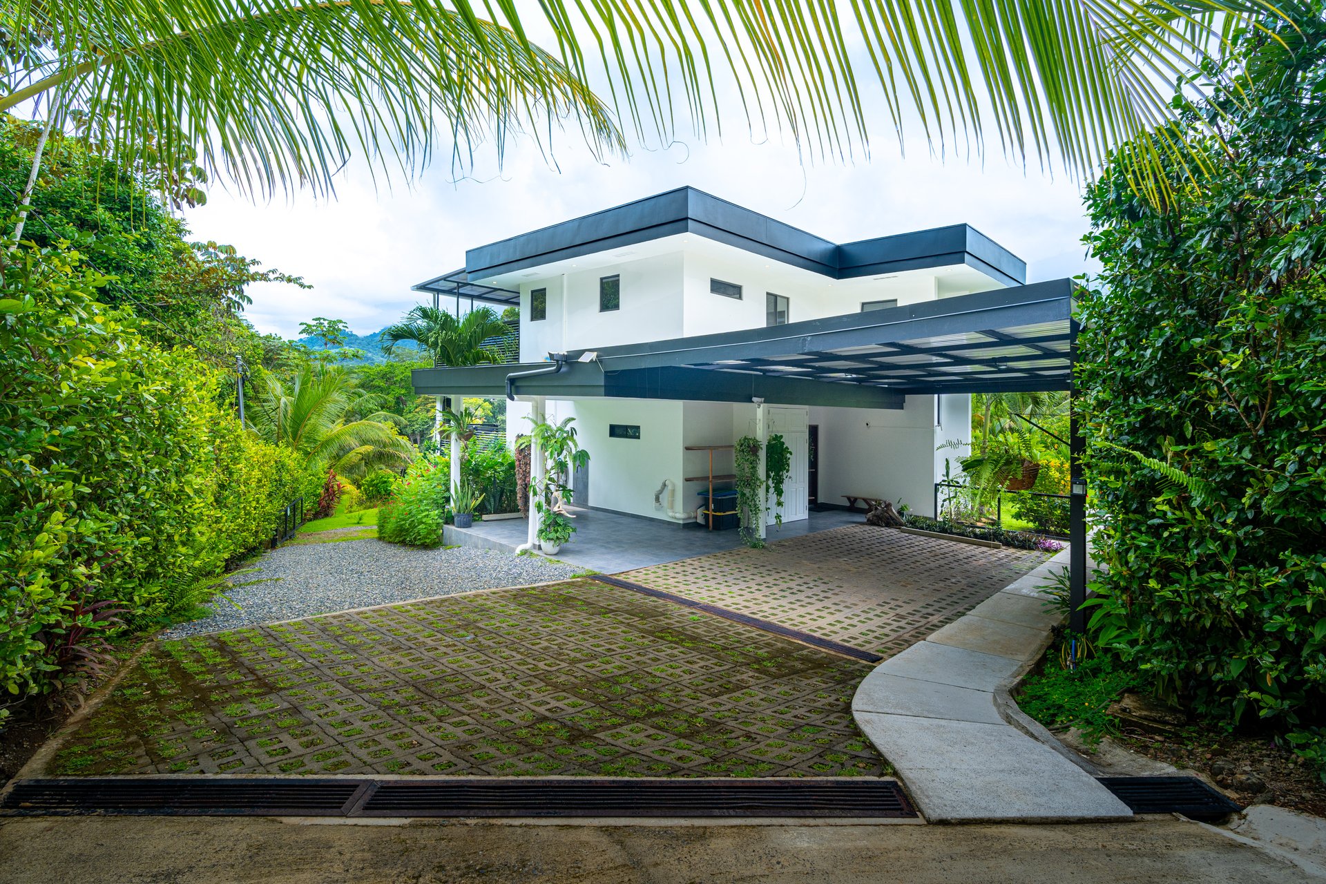 Modern 4-Bedroom Family Sanctuary with Infinity Pool, Edible Forest Garden - Exclusive Gated Ojochal Community 