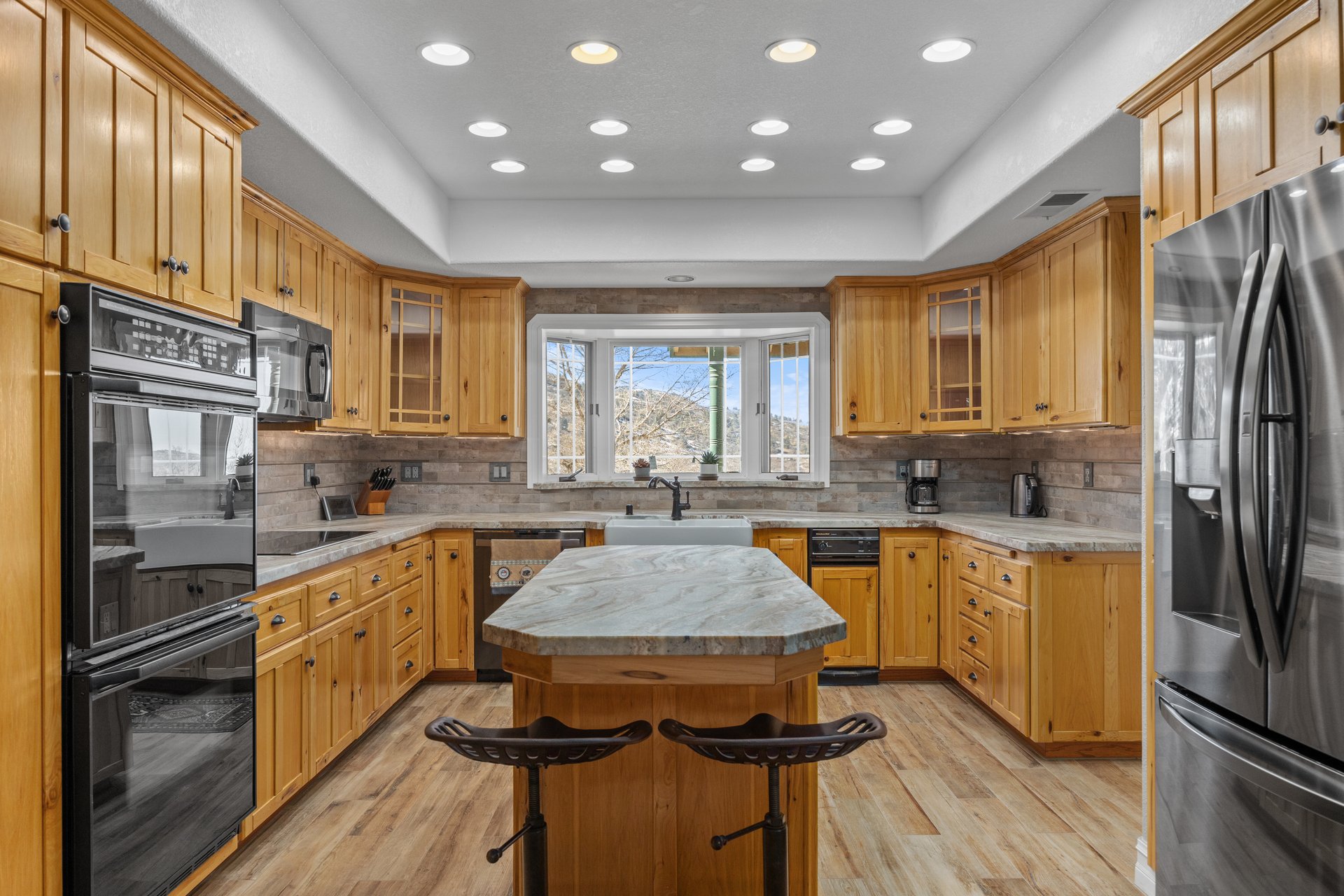Equestrian Estate in Bear Valley Springs: 25820 Skyline Drive
