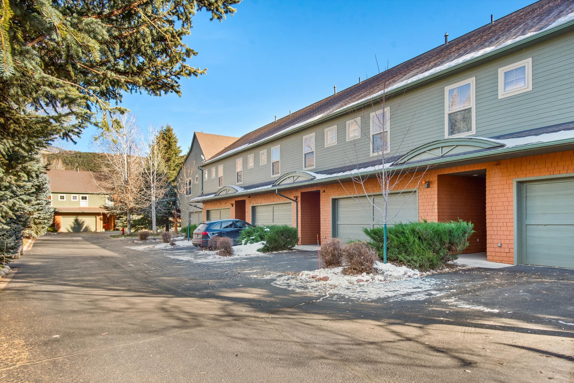 Bright and Stylish Townhome in the Heart of Willits