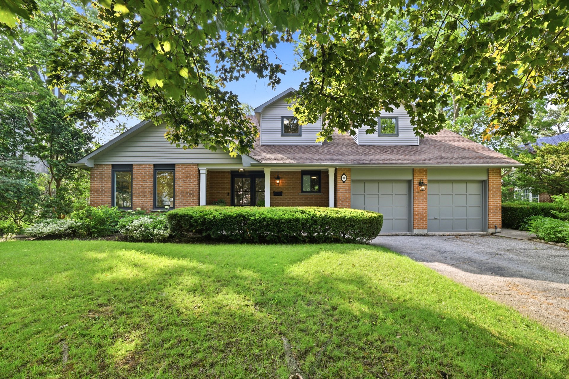 Rare Court Location on Oakville Golf Course