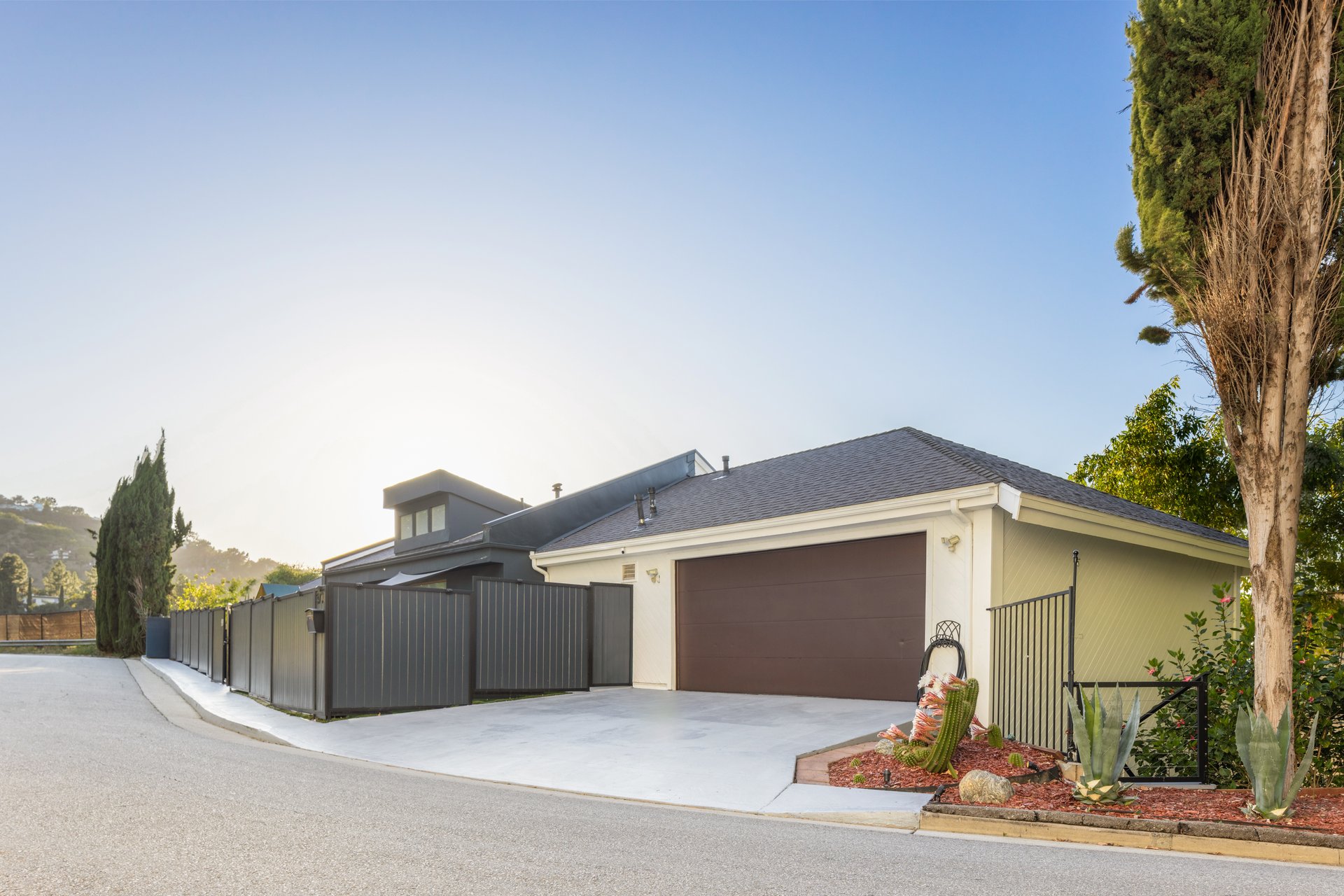 3701 Multiview Dr