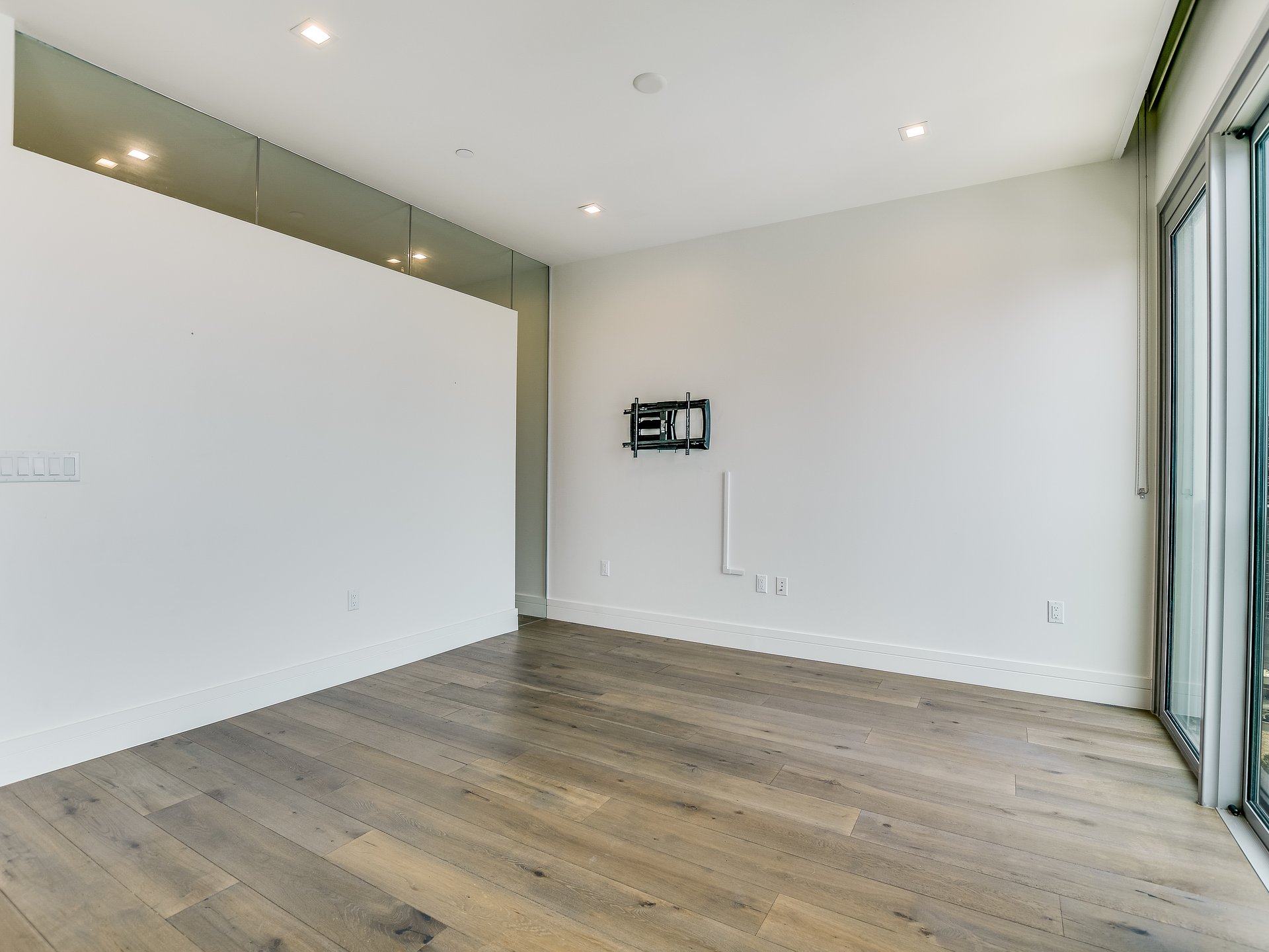 Fifth & West, #1506
