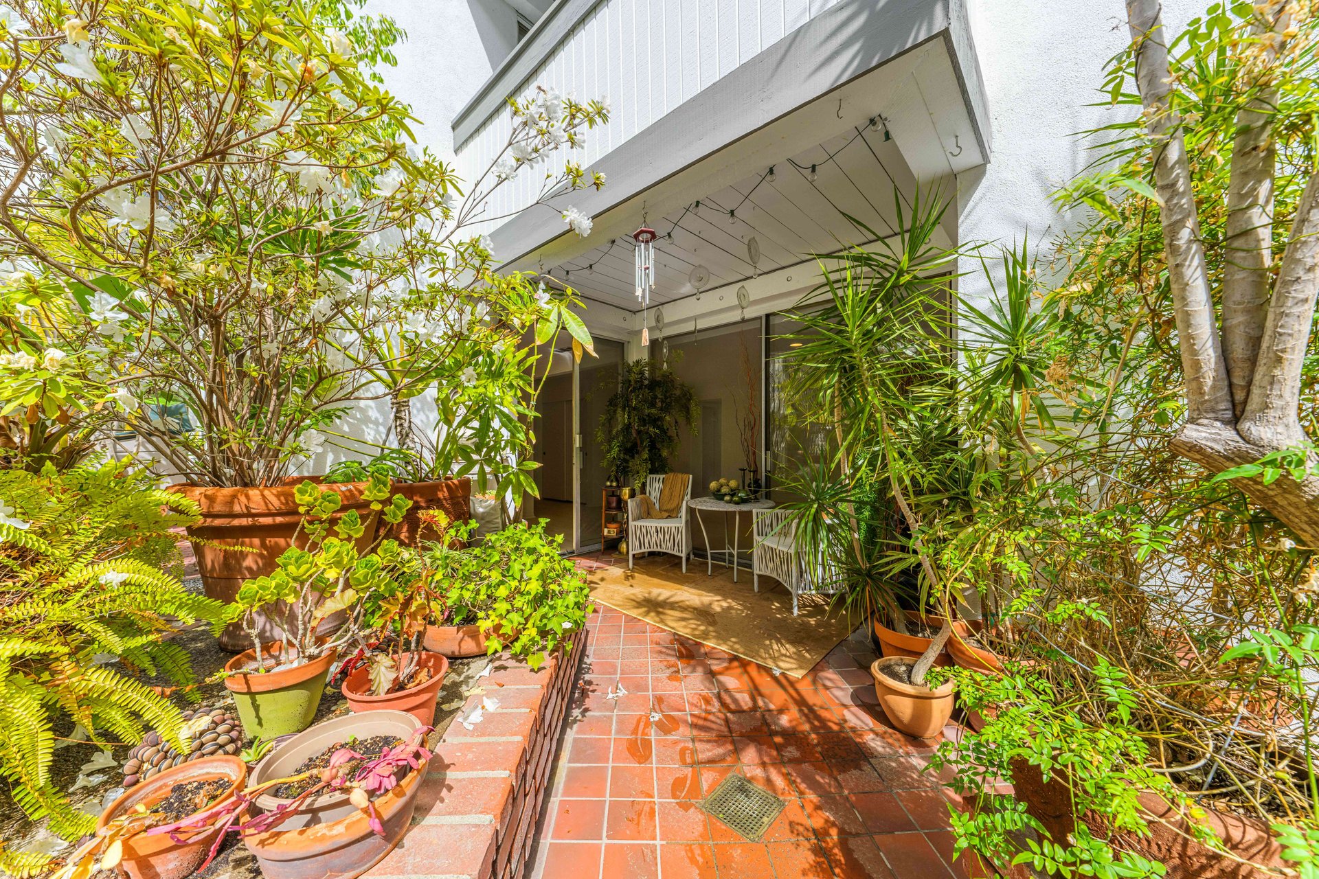 406 N Oakhurst Dr #105, Beverly Hills
