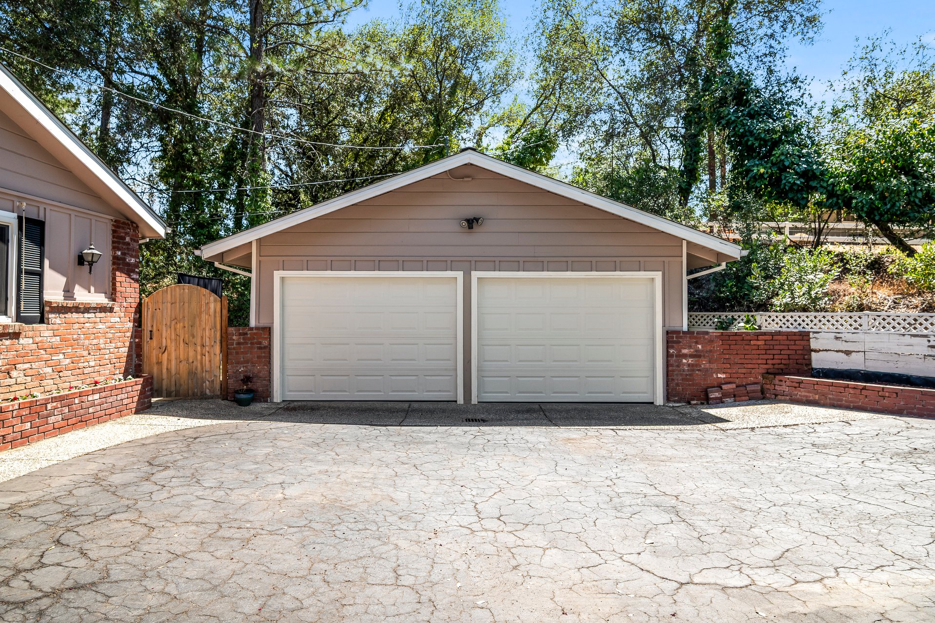5761 Forest Lake Rd,