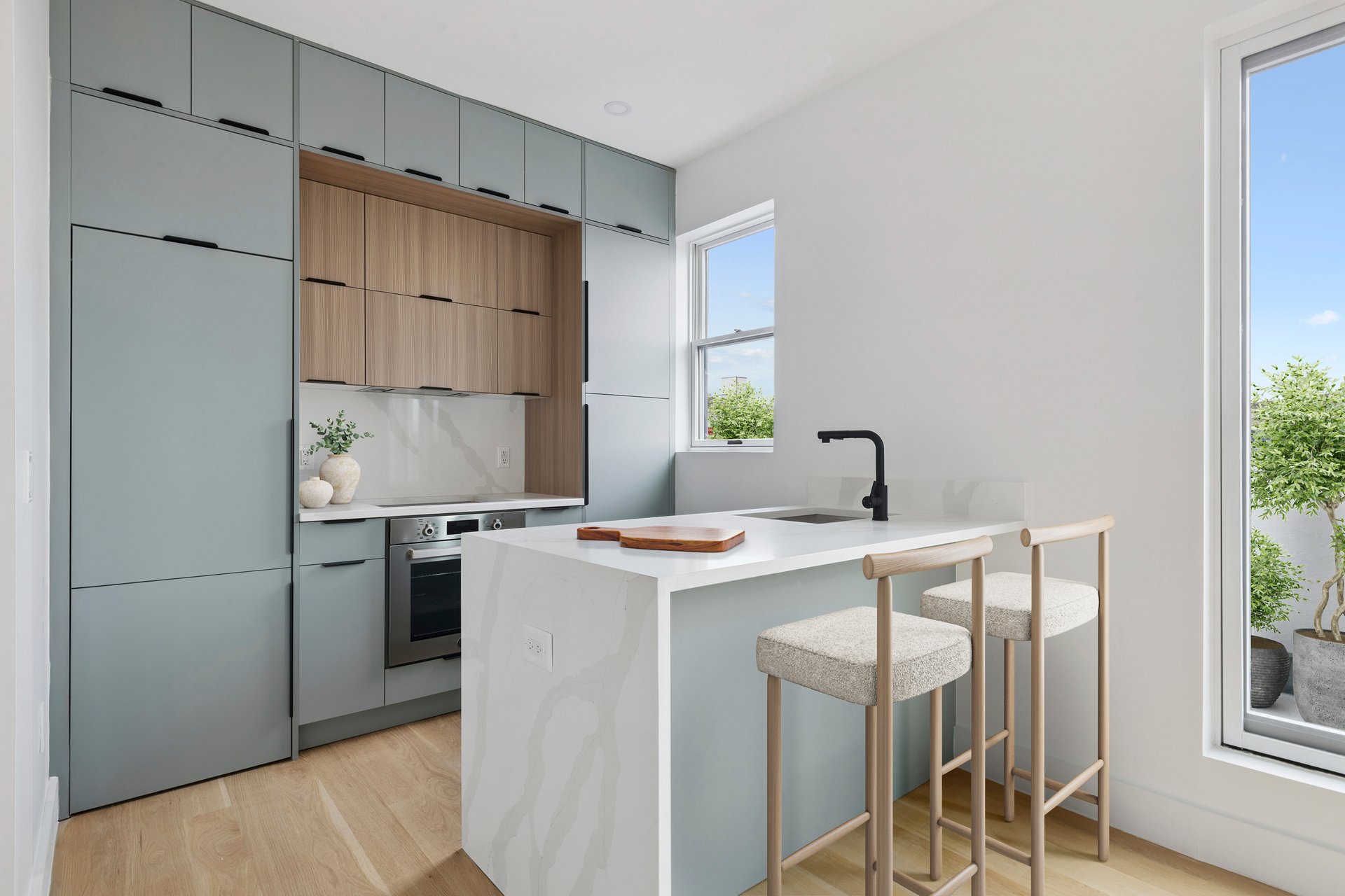 831 Knickerbocker