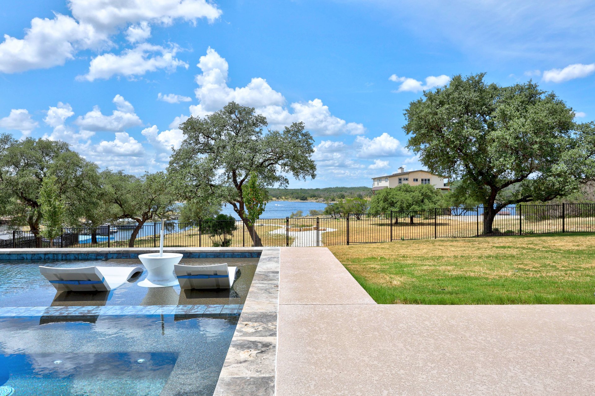2912 Patriot Drive & 3002 Point Cove