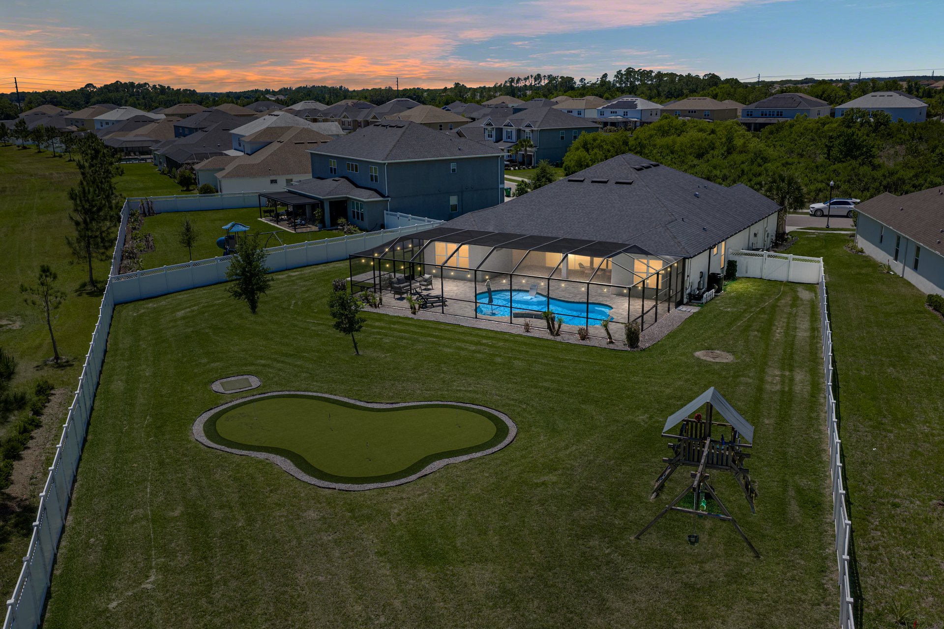 6883 BRADBURY CIR