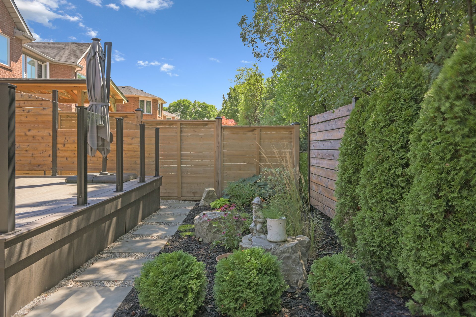 Impressive Home on Ravine Lot in Glen Abbey