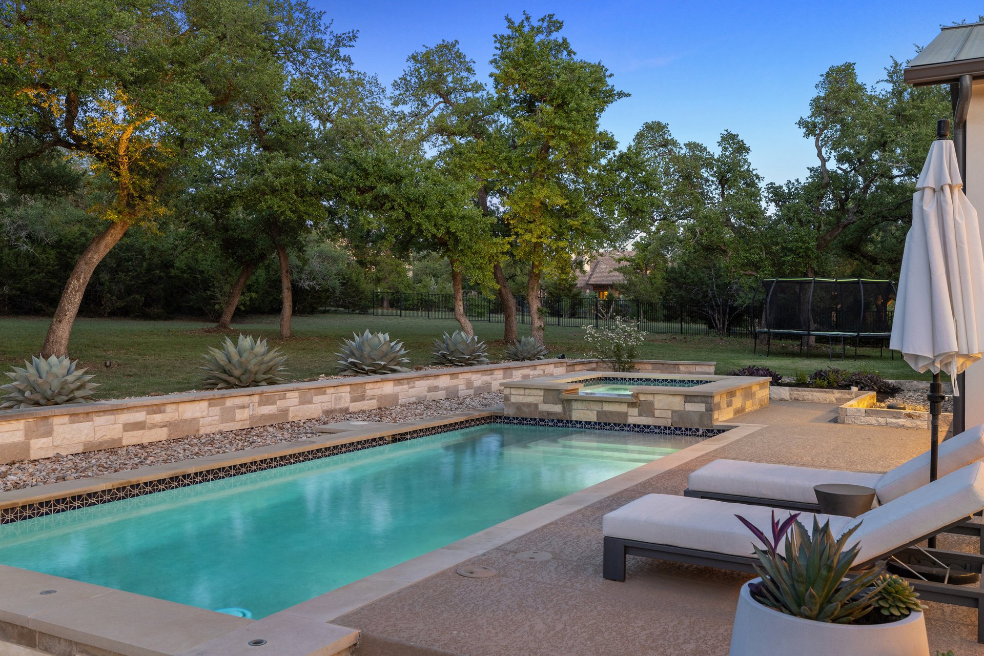 8325 Lakewood Ridge Cv