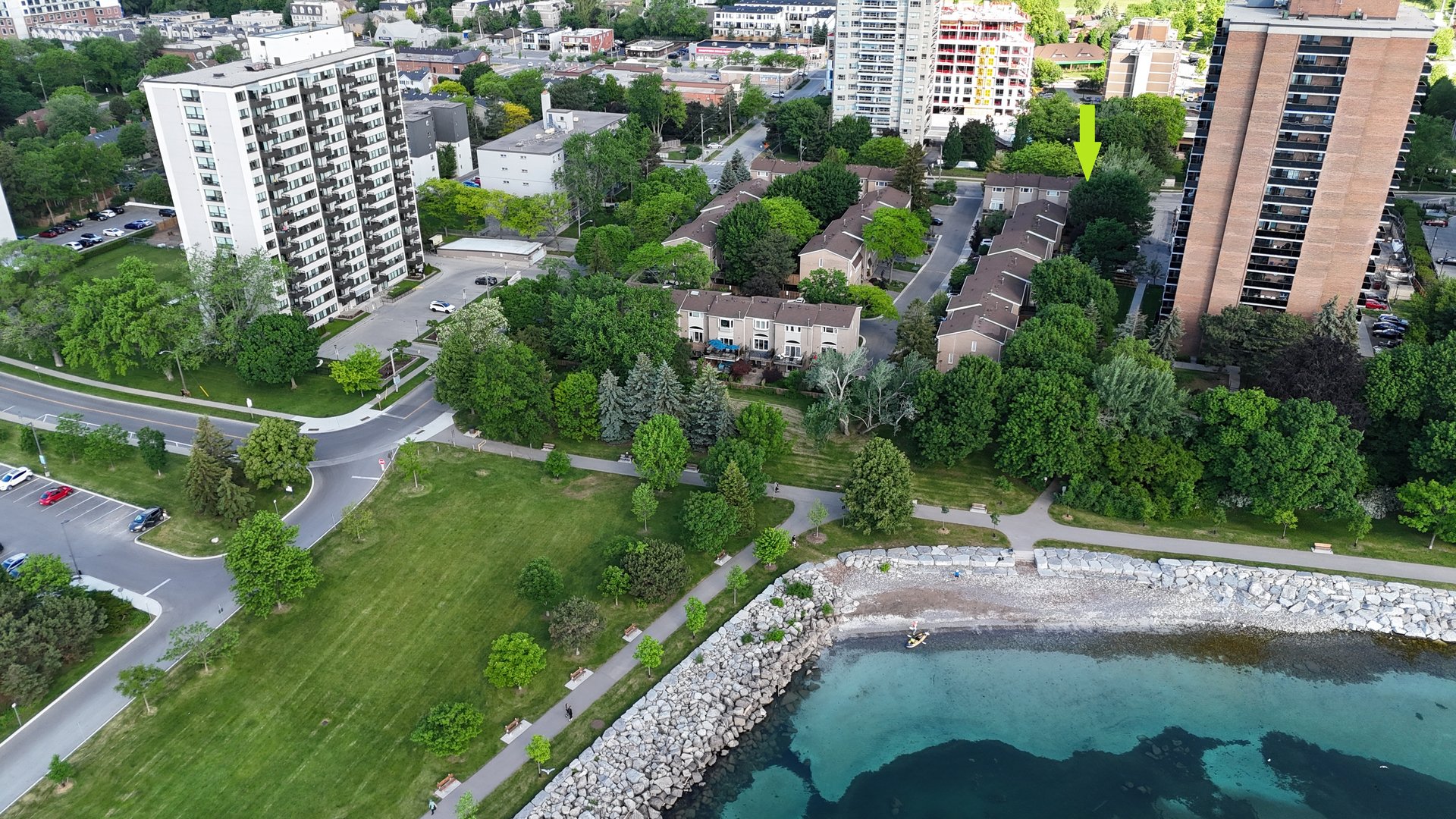 Lakeside living in the heart of Bronte!