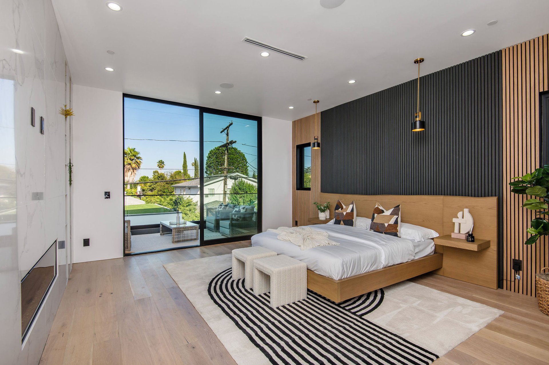 5132 Lindley Ave, Encino