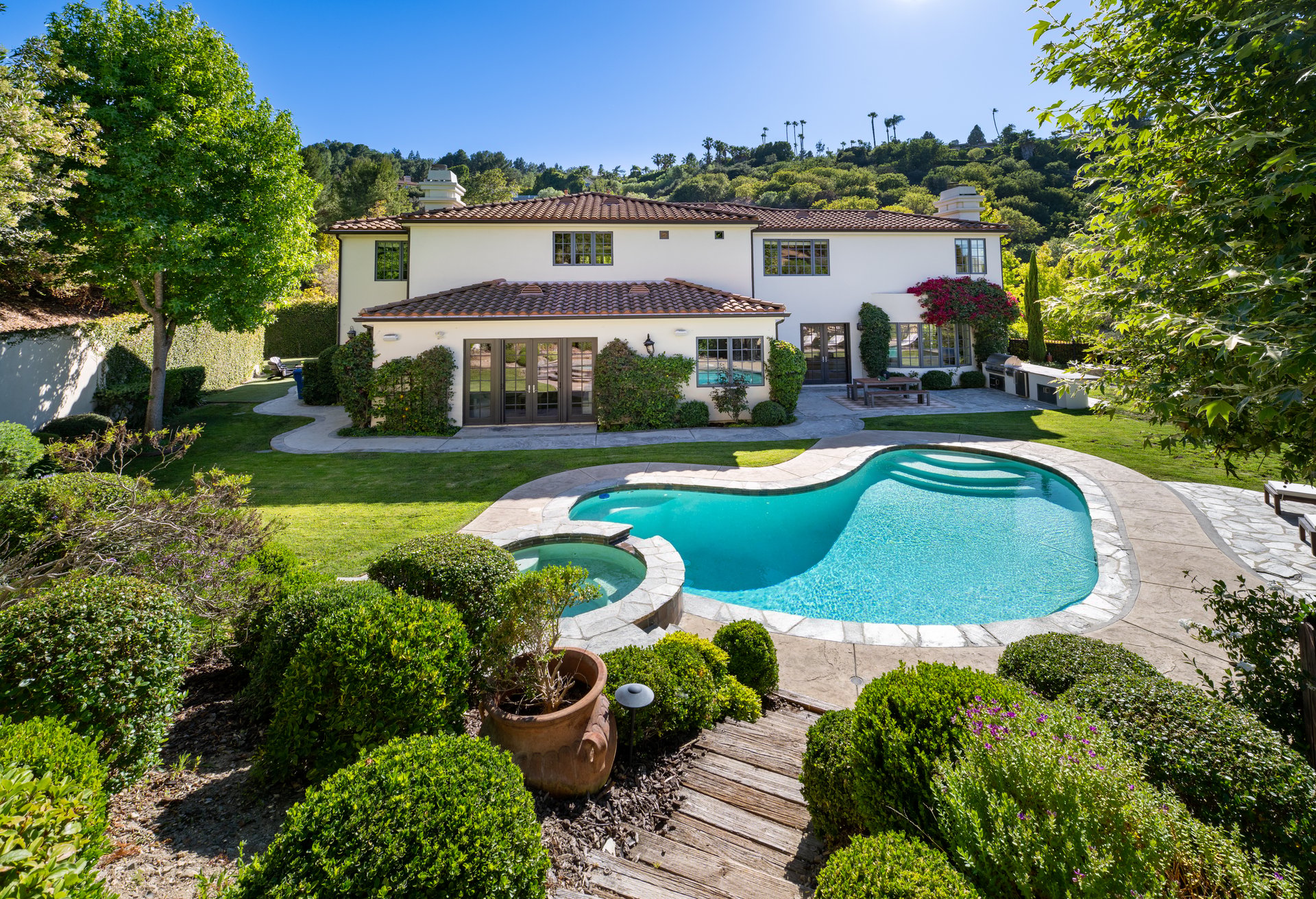 3686 Benedict Canyon Ln, Sherman Oaks 