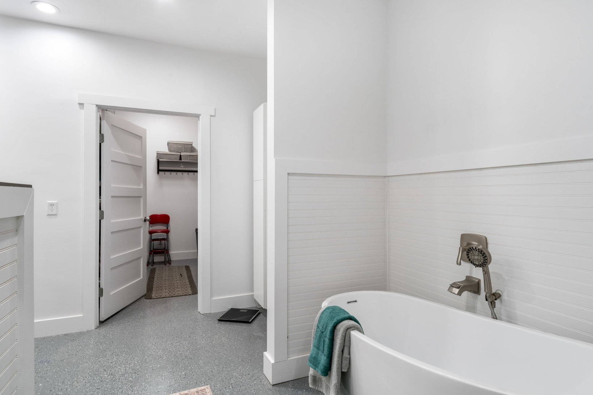 Unique Residential/Commercial Property - 180 Henly LOOP