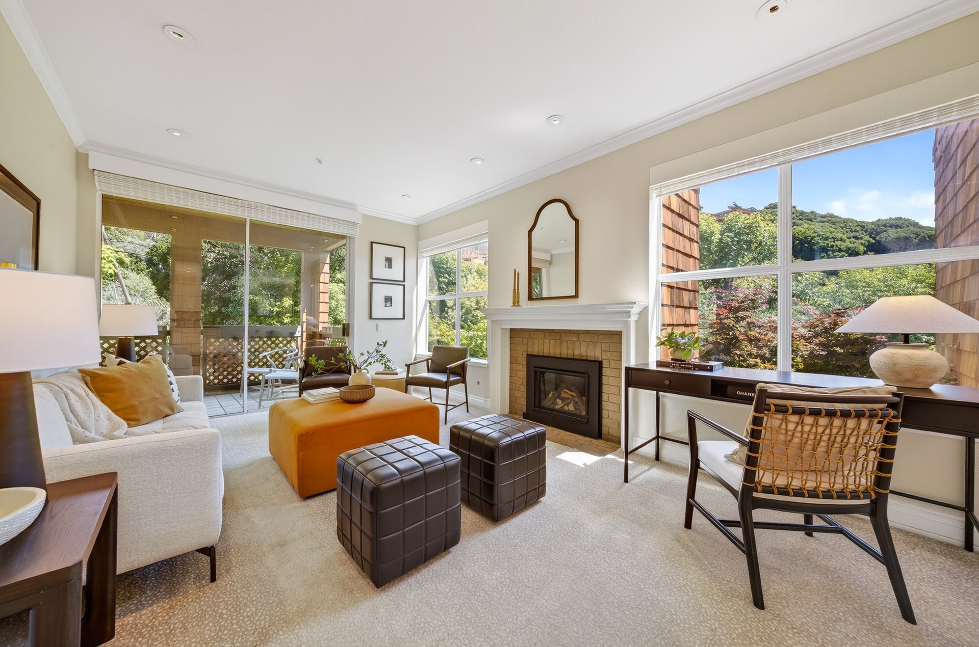 Luxurious End Unit in Point Tiburon