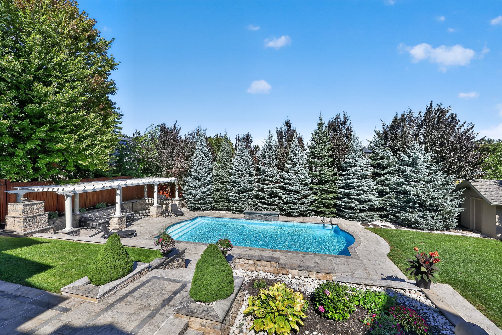 2513 Sharon Cres