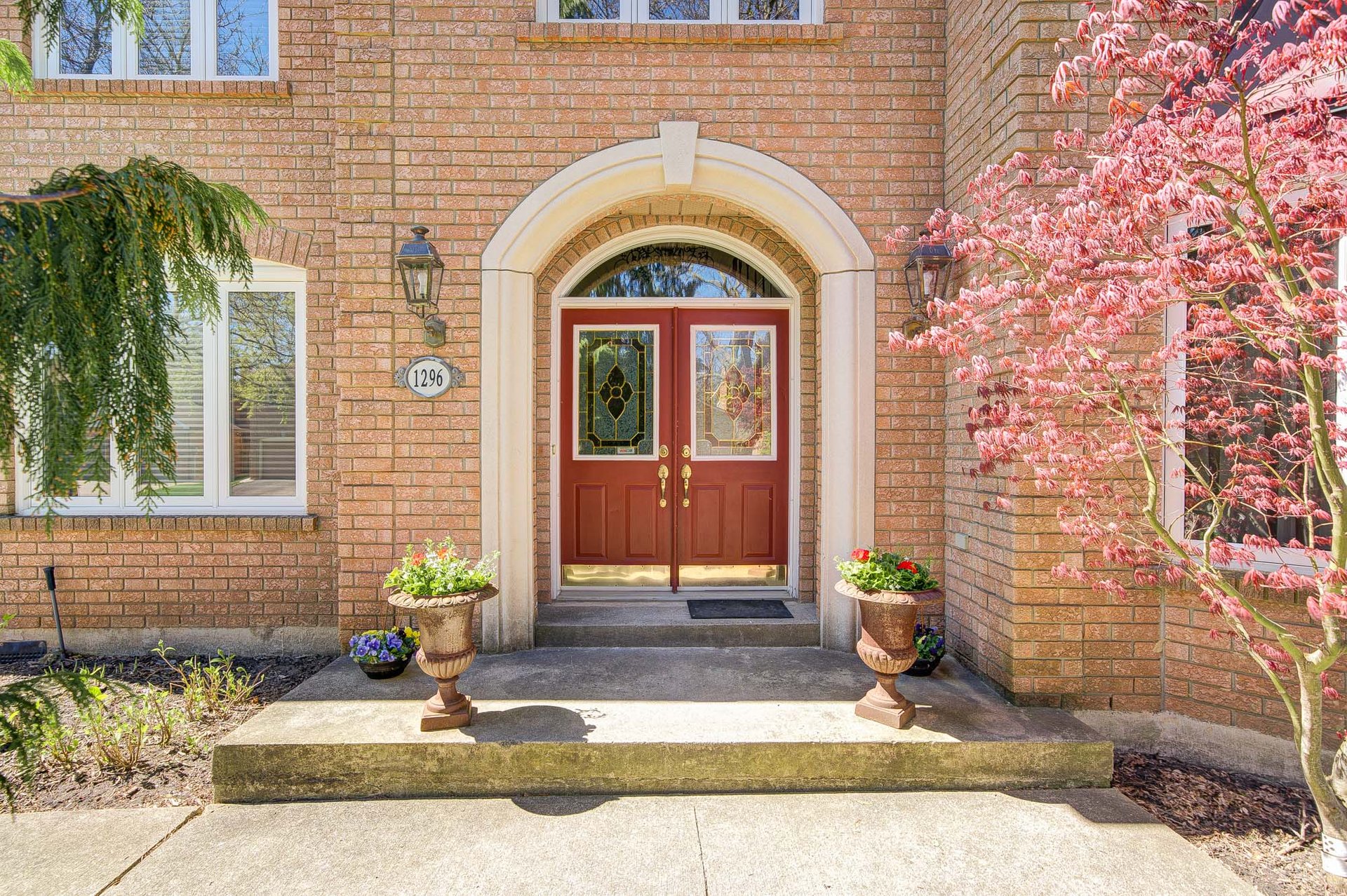 1296 Mapleridge Cres