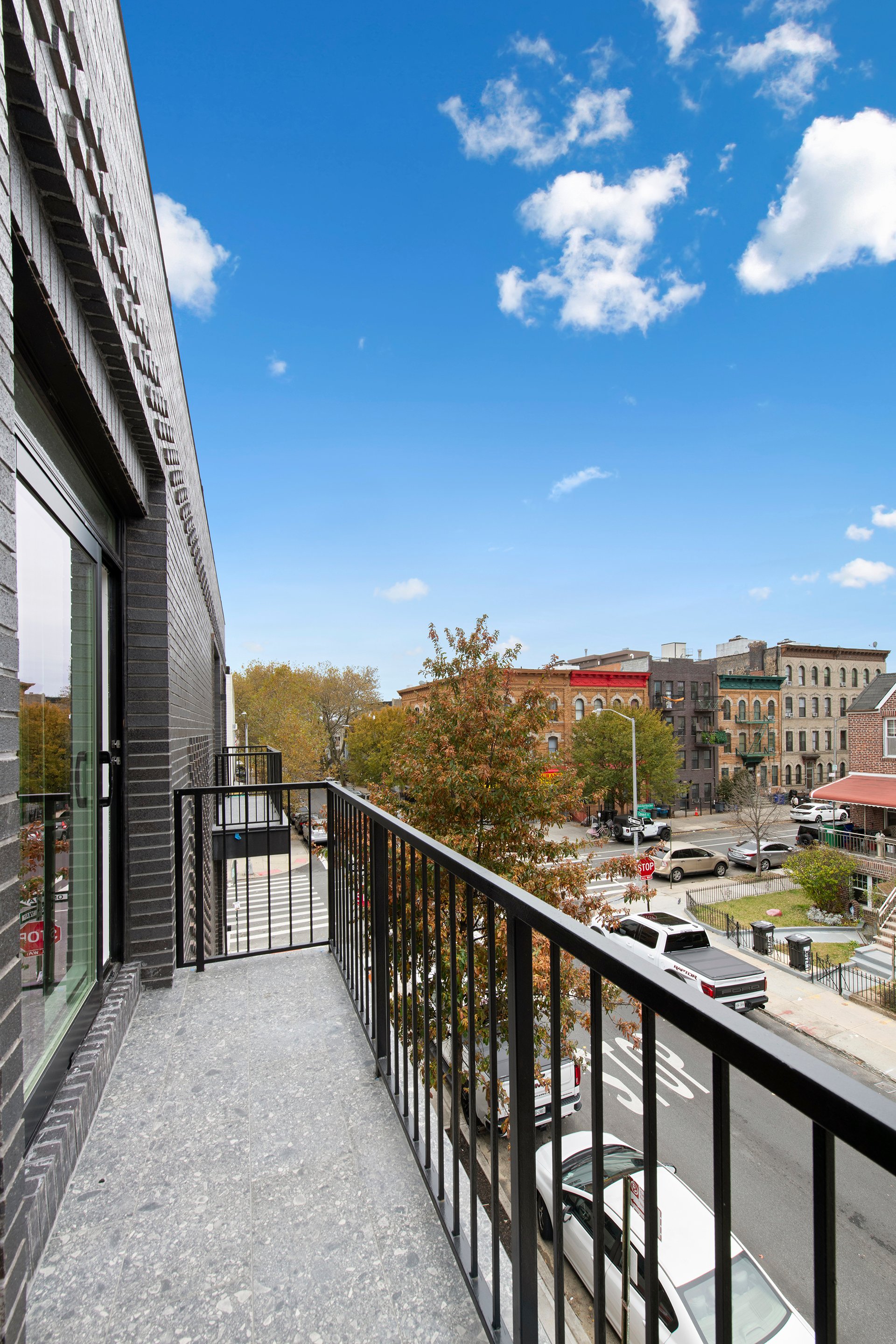 831 Knickerbocker