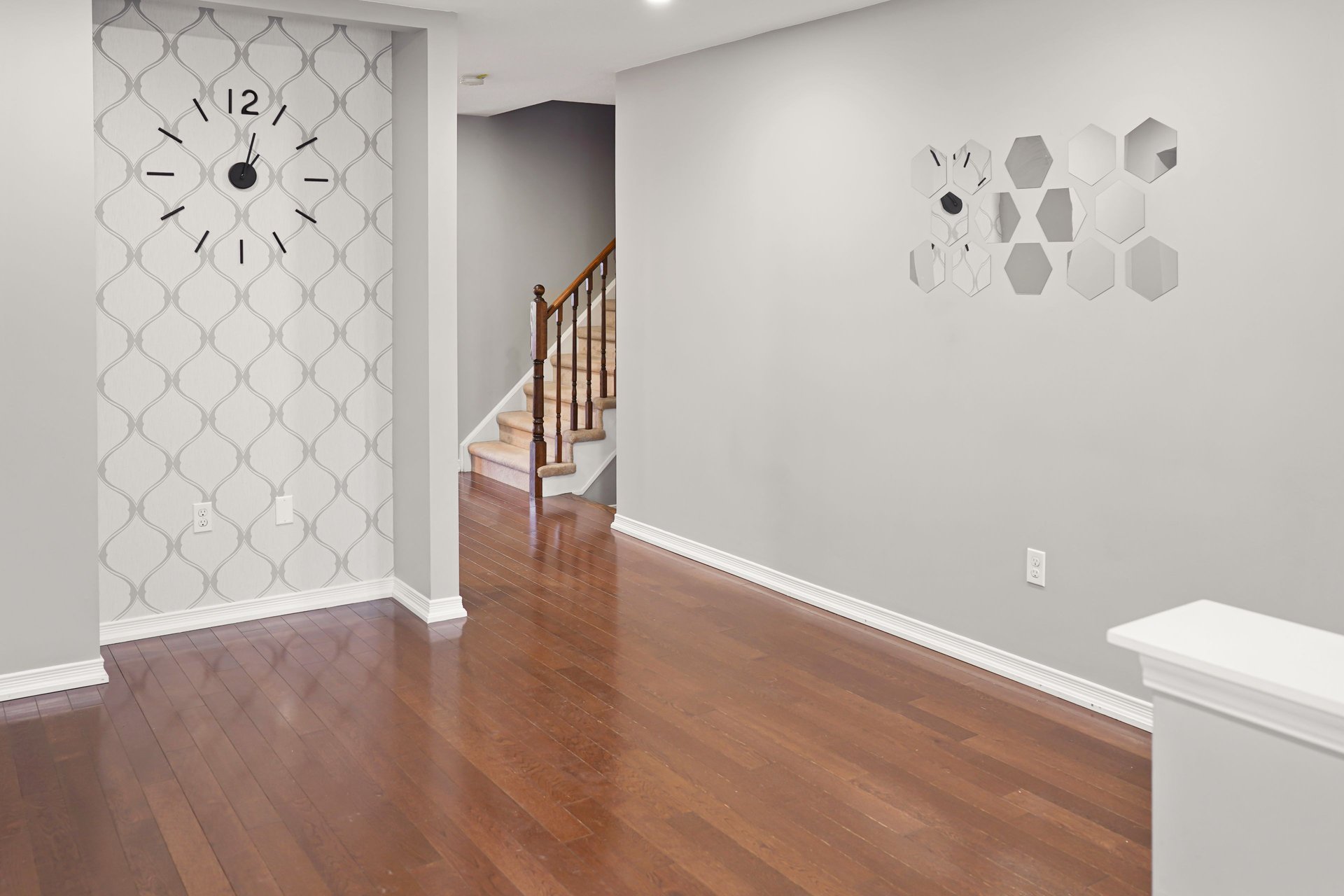 30 Staines St