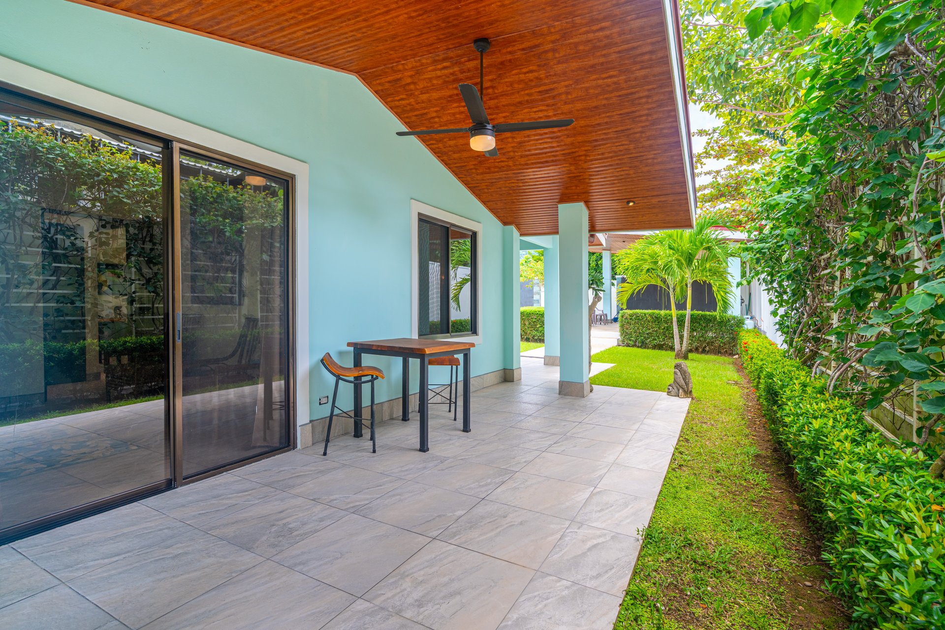 Villa Esmeralda - Big Pool. Big Lot. Big Lifestyle. Central Uvita, Walk to Everything!