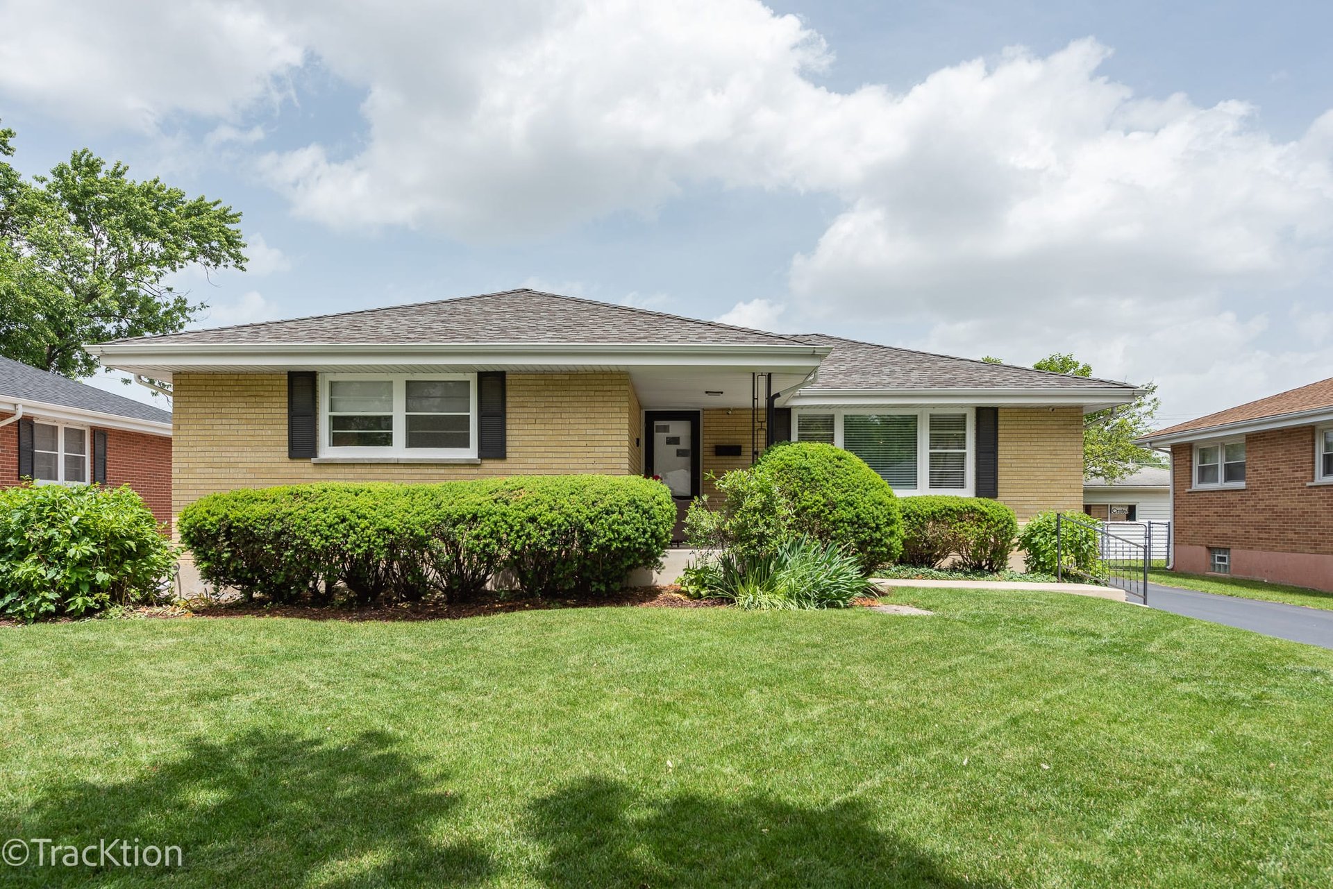 434 Lake Ave, Downers Grove