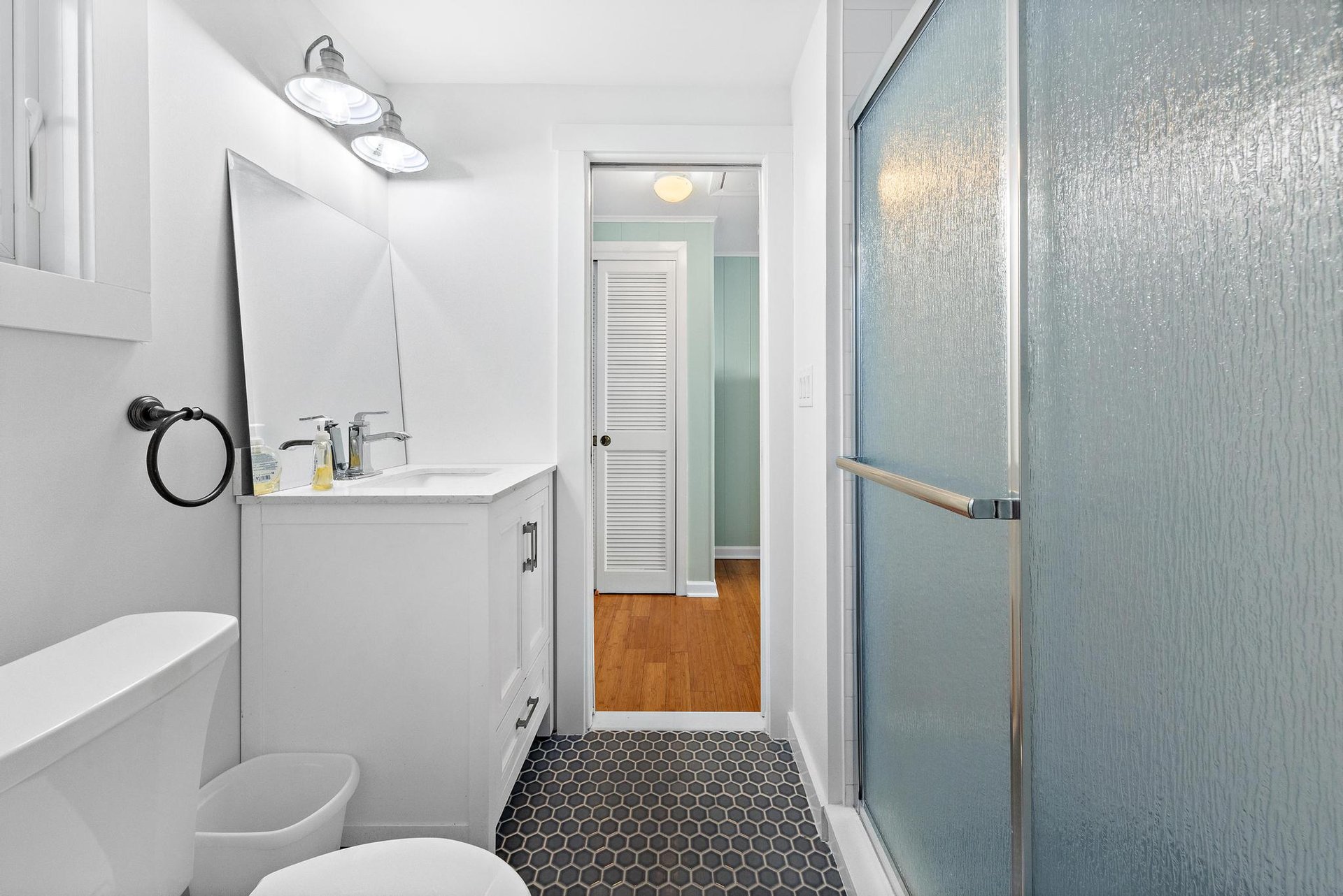112 8th Street Beach Haven w/Cottage