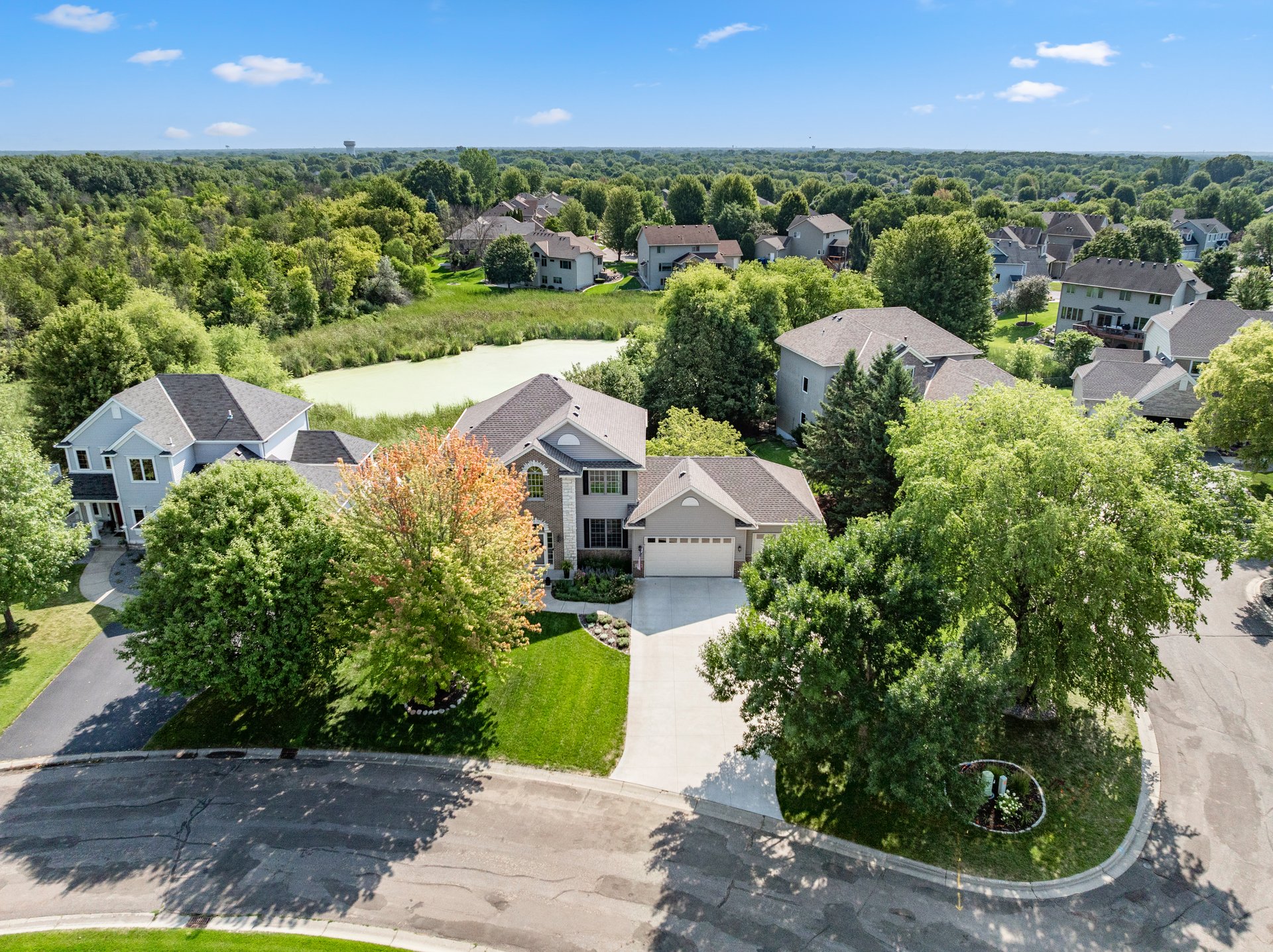 Walkout 2-Story Overlooking the Elm Creek Park Reserve