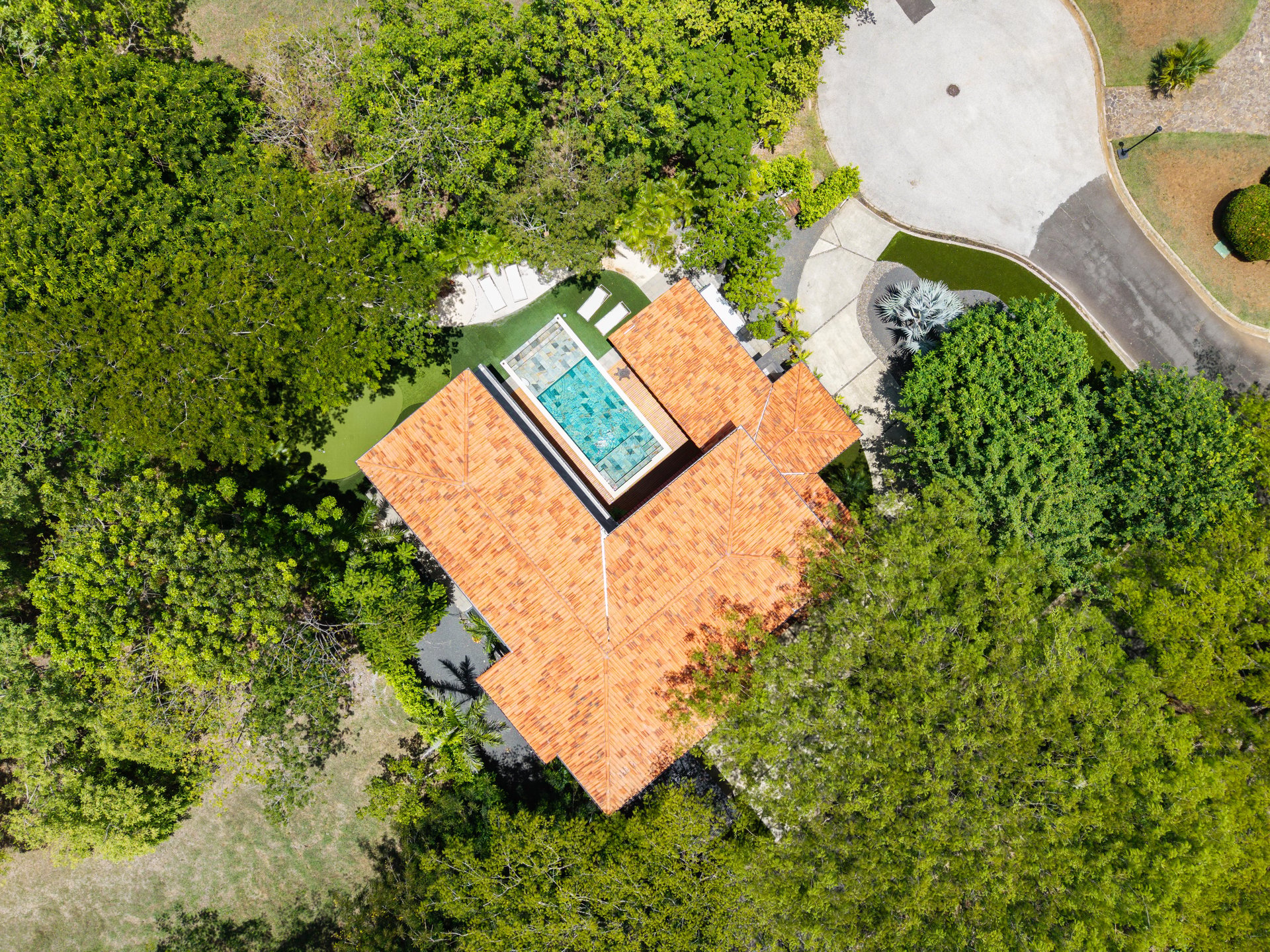 Casa La Ola Perfecta | Luxury 5-Bedroom Home with Pool Near the Beach in Hacienda Pinilla