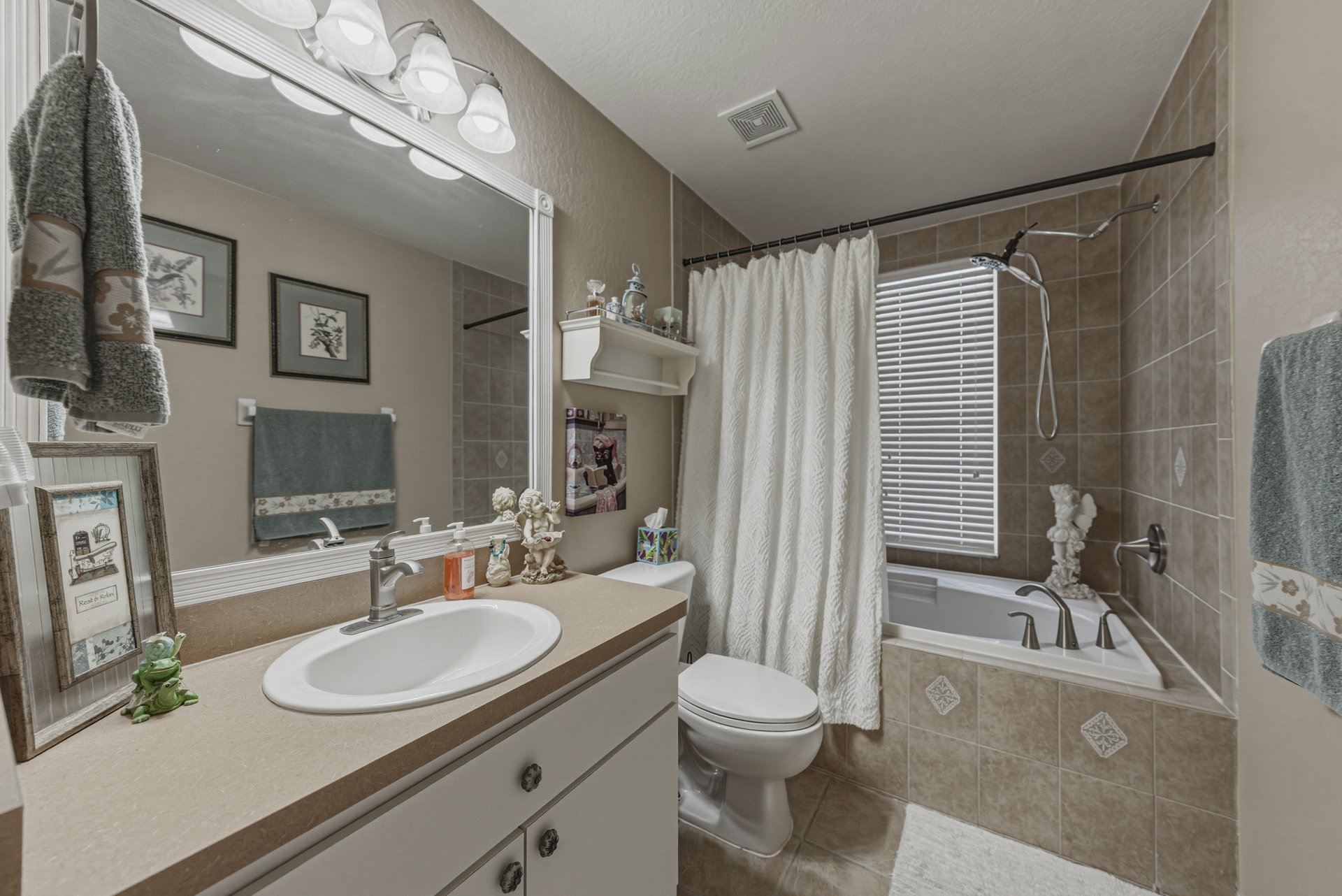 12215 WOODLANDS CIR