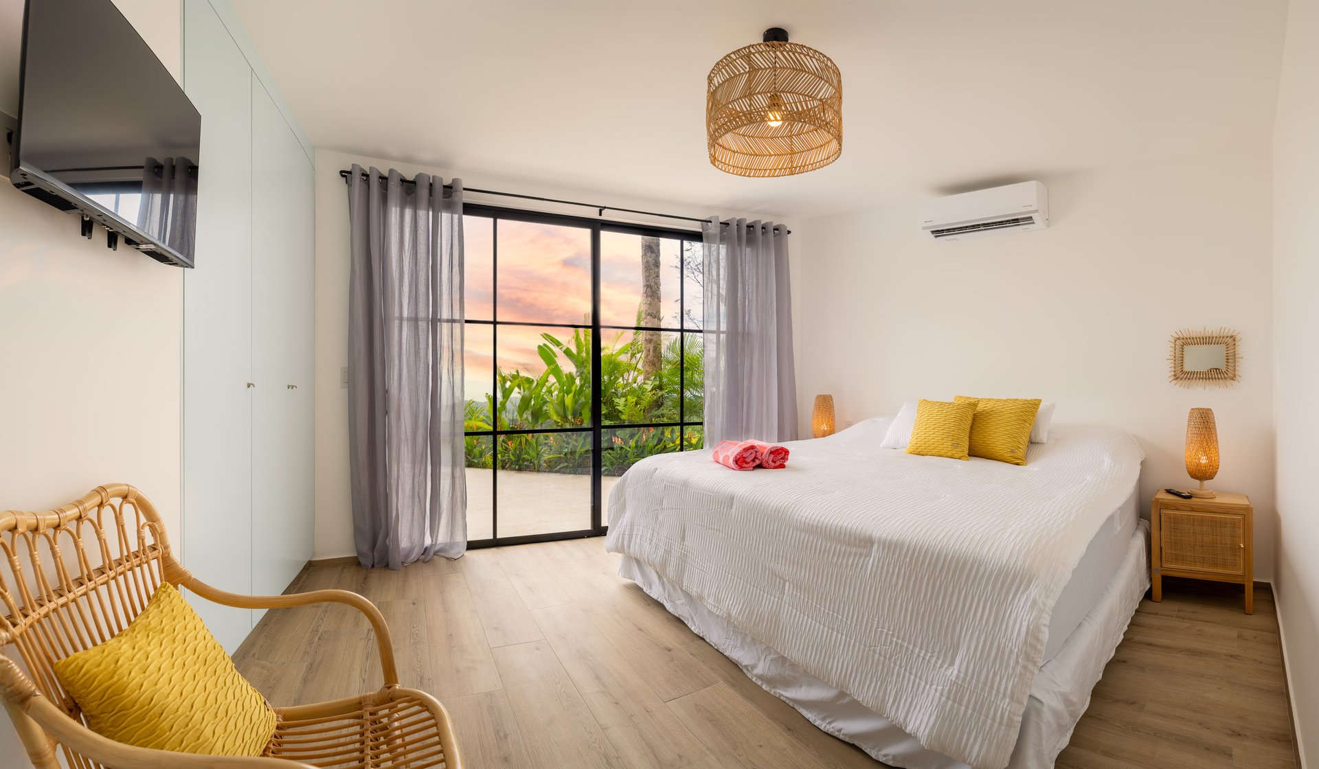 Villa Leoni Sunset Ocean View Sanctuary