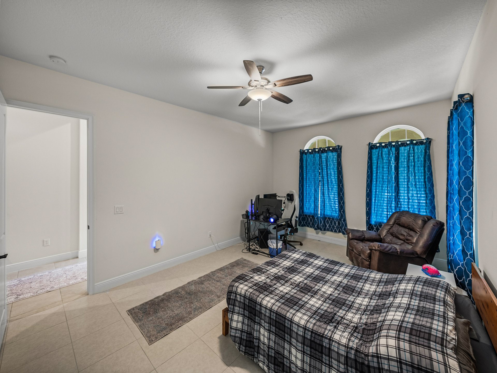 14198 THOROUGHBRED DR