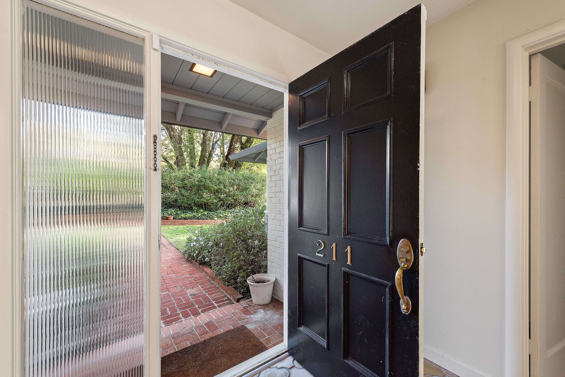 211 Woodland Rd