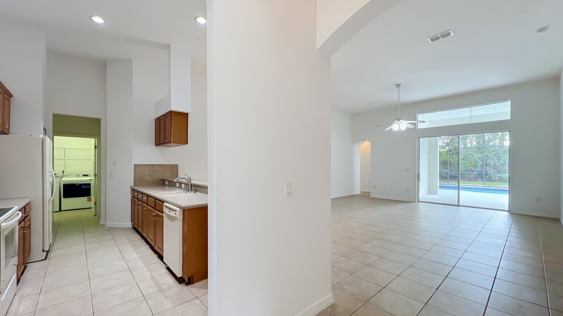 Orlando Vista Lakes 5-Bedroom 4-Bathroom Home and Lifestyle